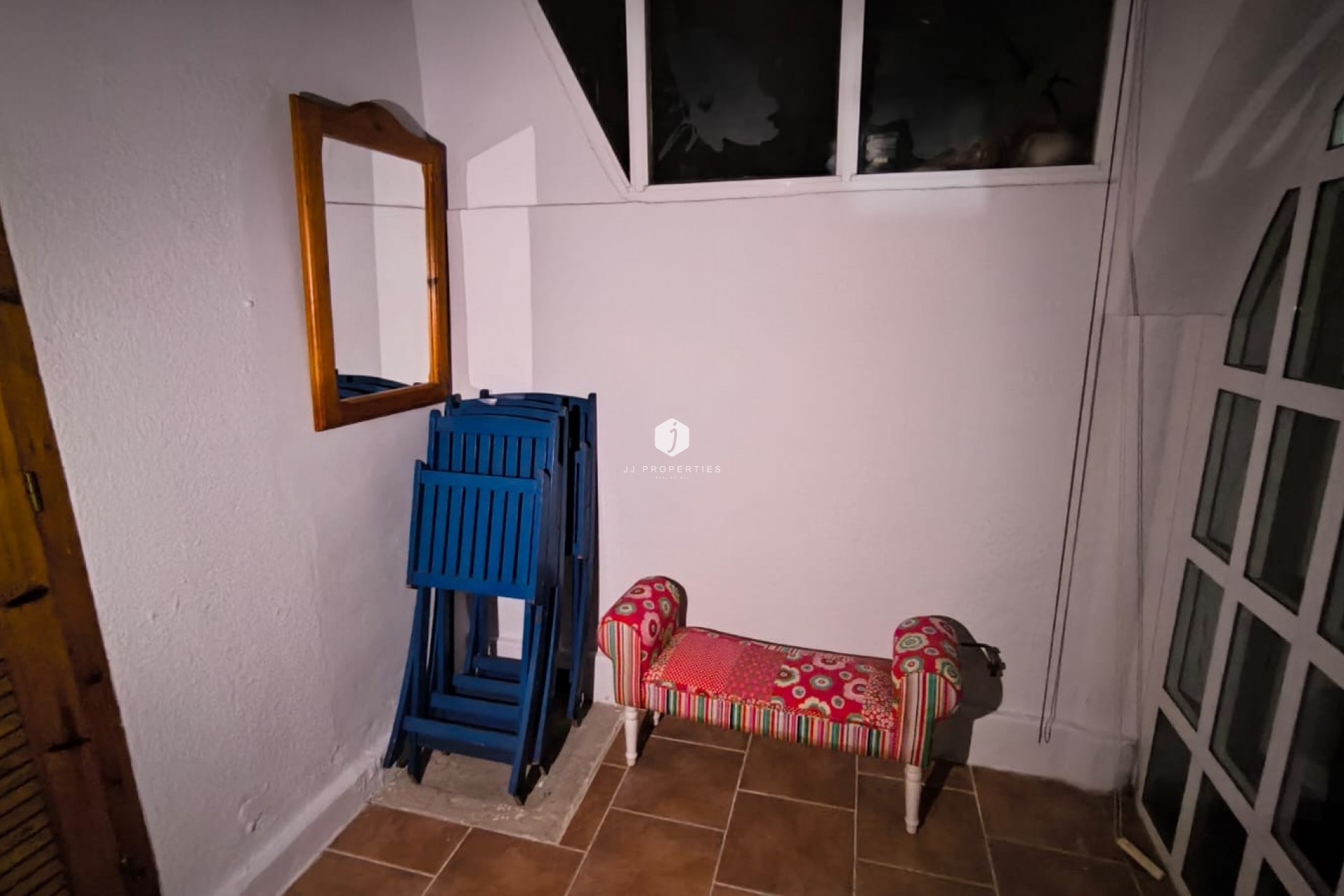 Aus zweiter Hand - Chalet -
El Chaparral - Inland