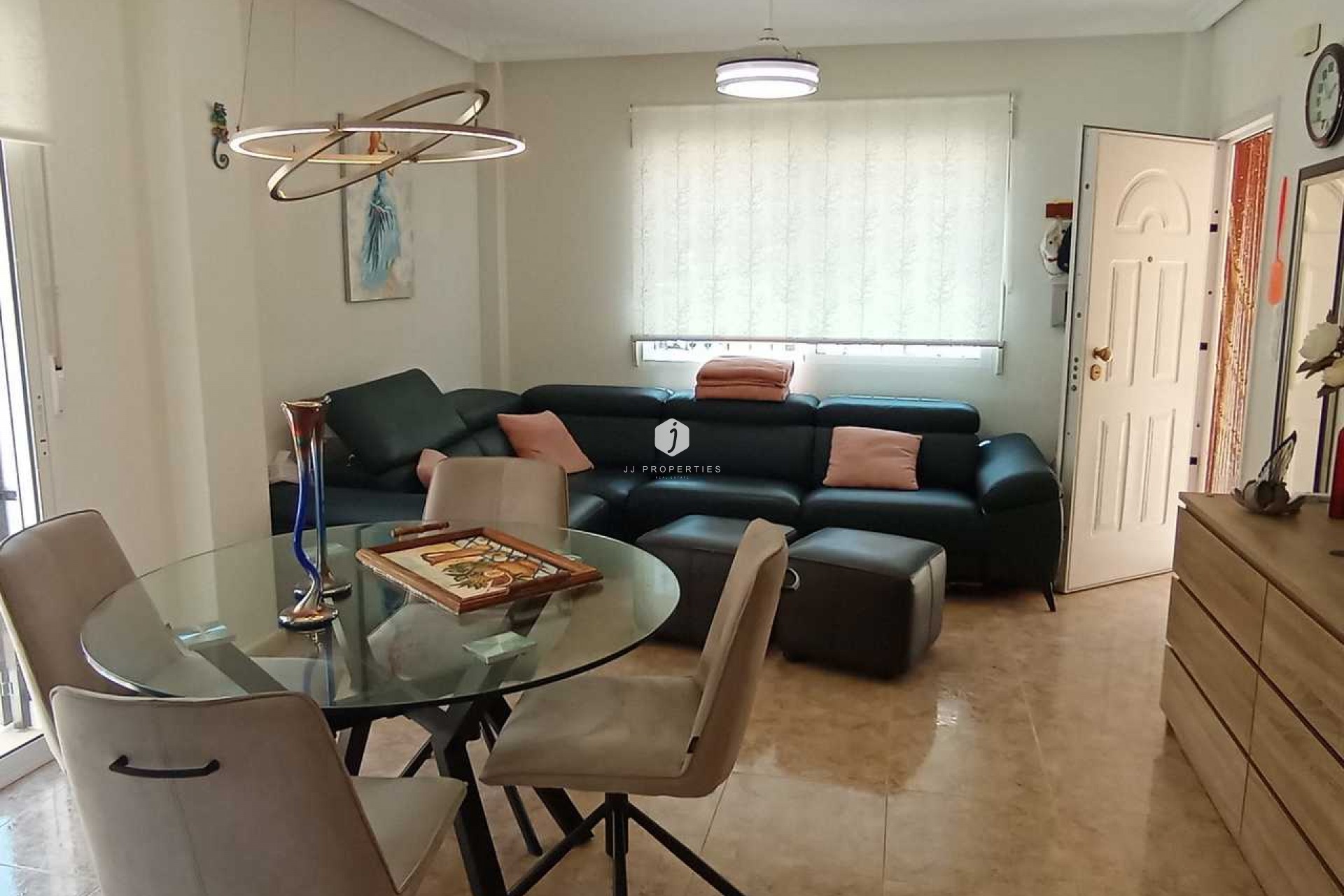 Aus zweiter Hand - Chalet -
Los Dolses - Inland