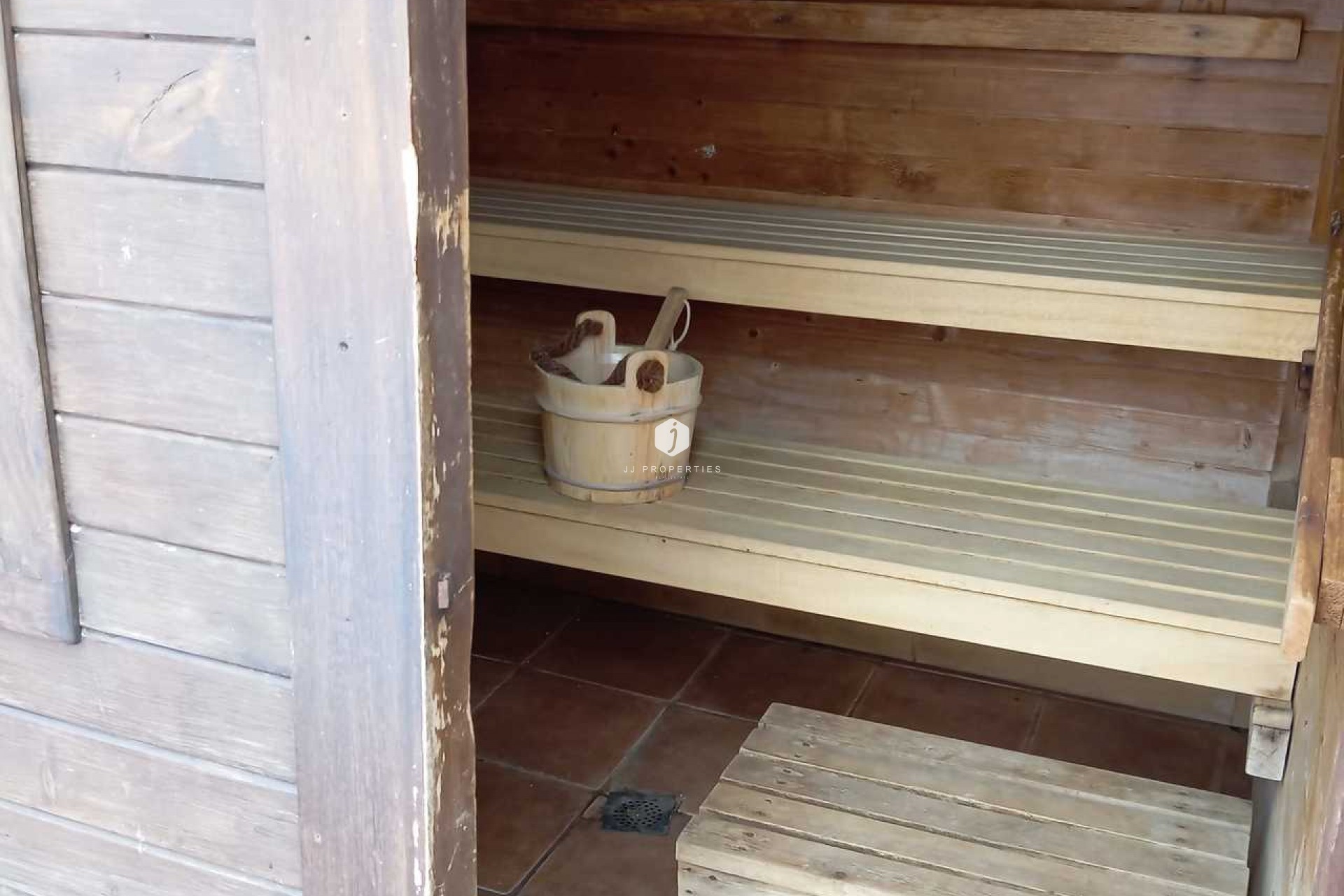 Aus zweiter Hand - Chalet -
Los Dolses - Inland