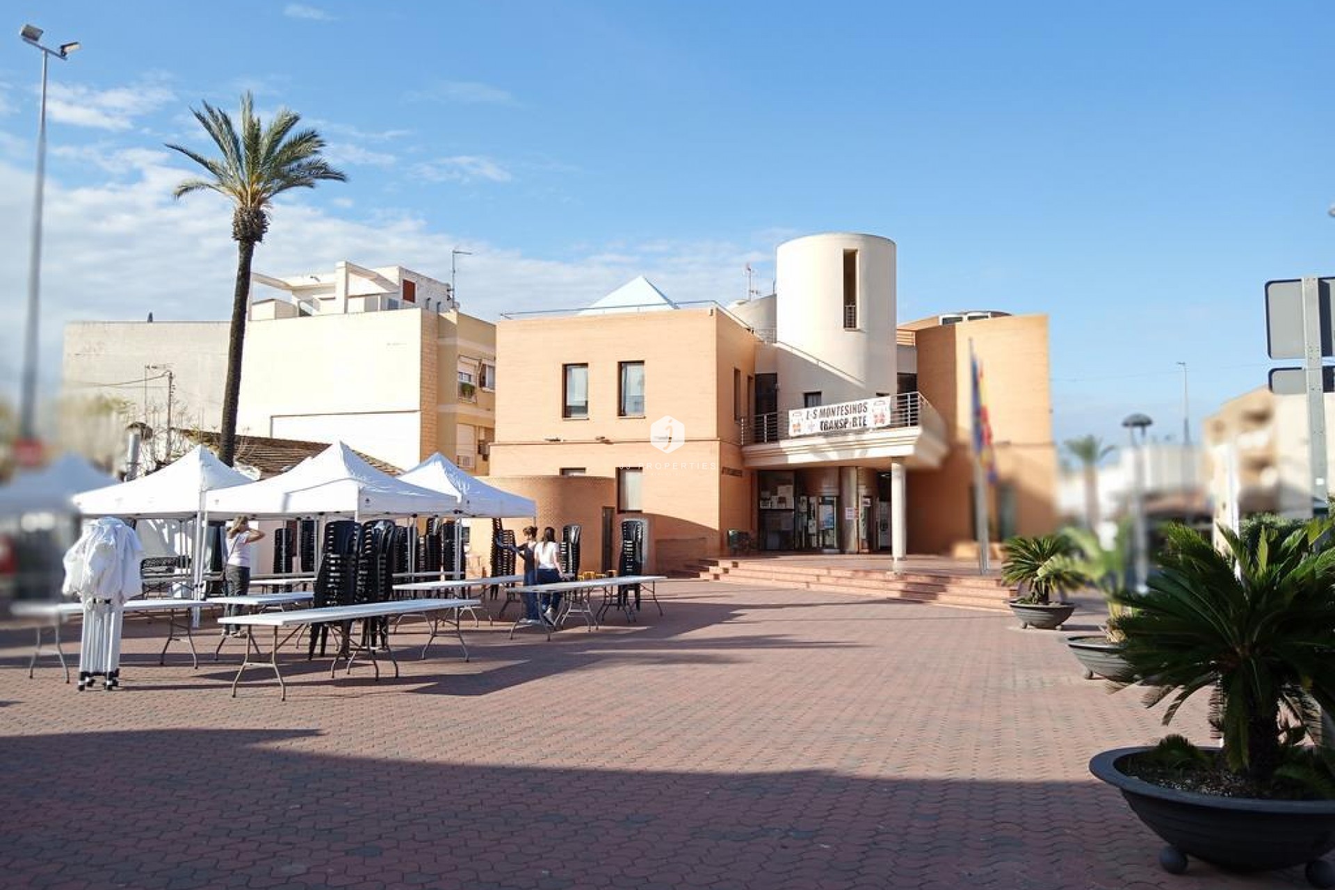 Aus zweiter Hand - Chalet -
Los Montesinos - PUEBLO CENTRO