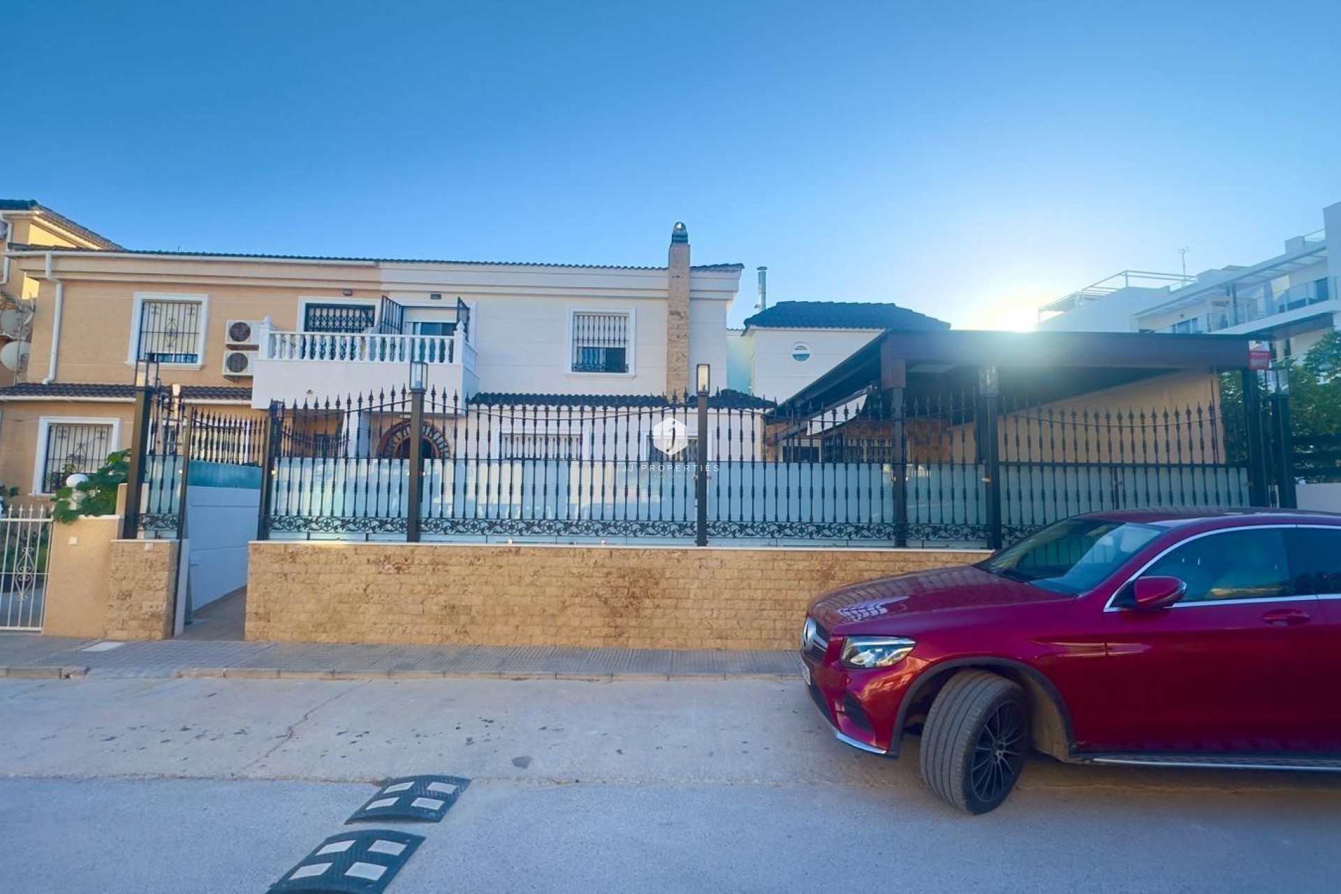 Aus zweiter Hand - Chalet -
Orihuela Costa - La Zenia