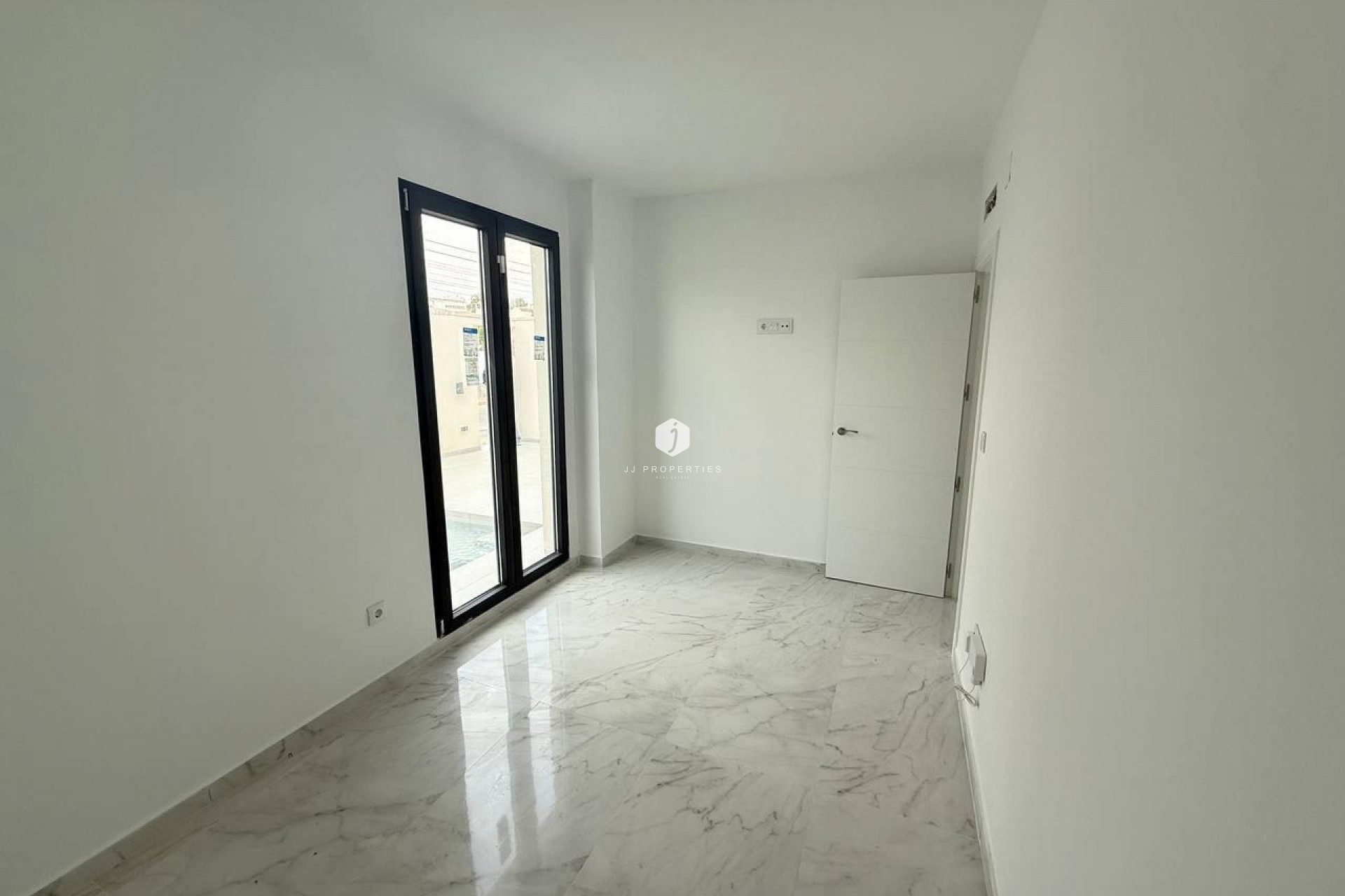 Aus zweiter Hand - Chalet -
Orihuela Costa - Las Filipinas