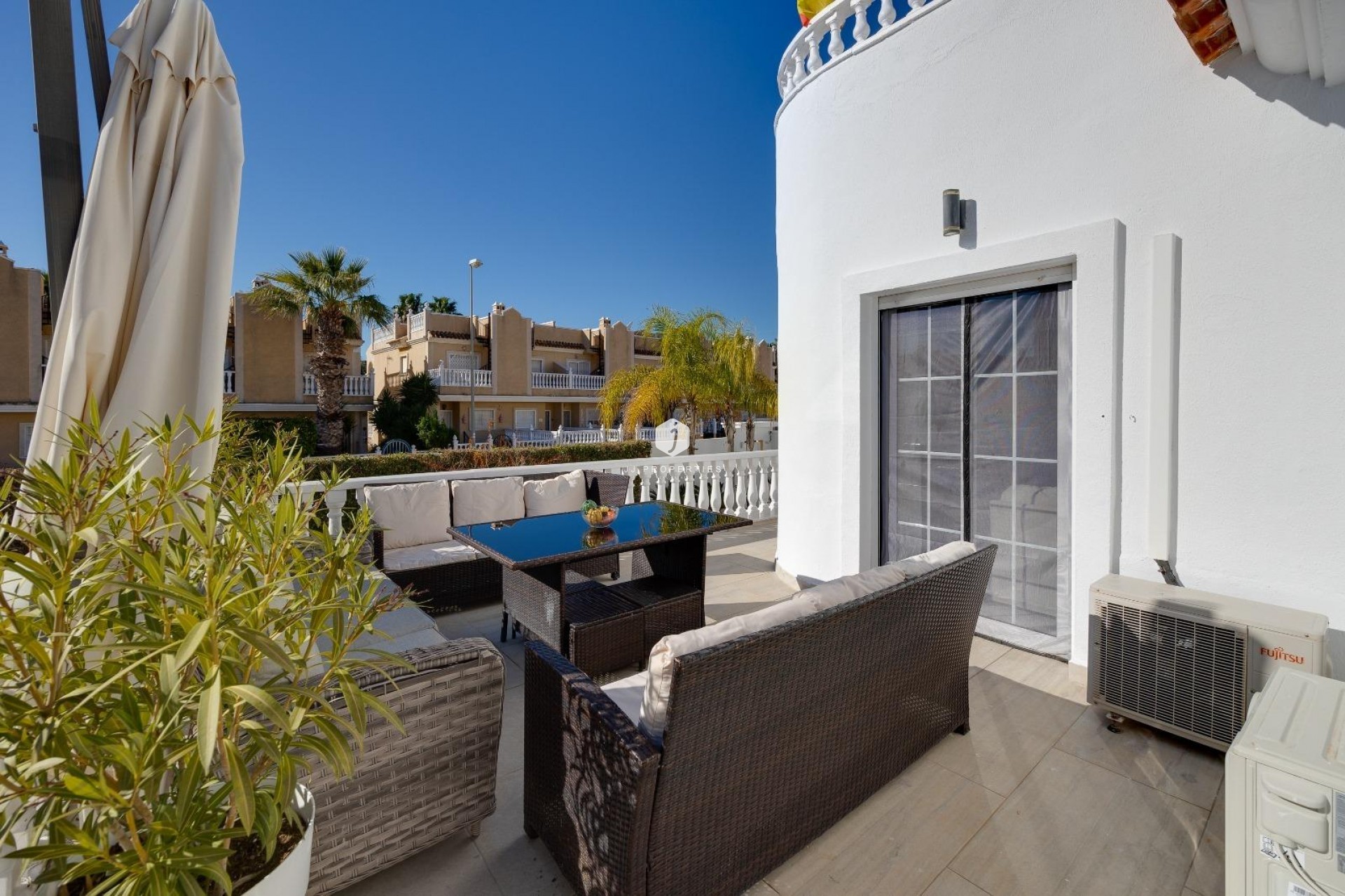 Aus zweiter Hand - Chalet -
Orihuela Costa - Las Filipinas