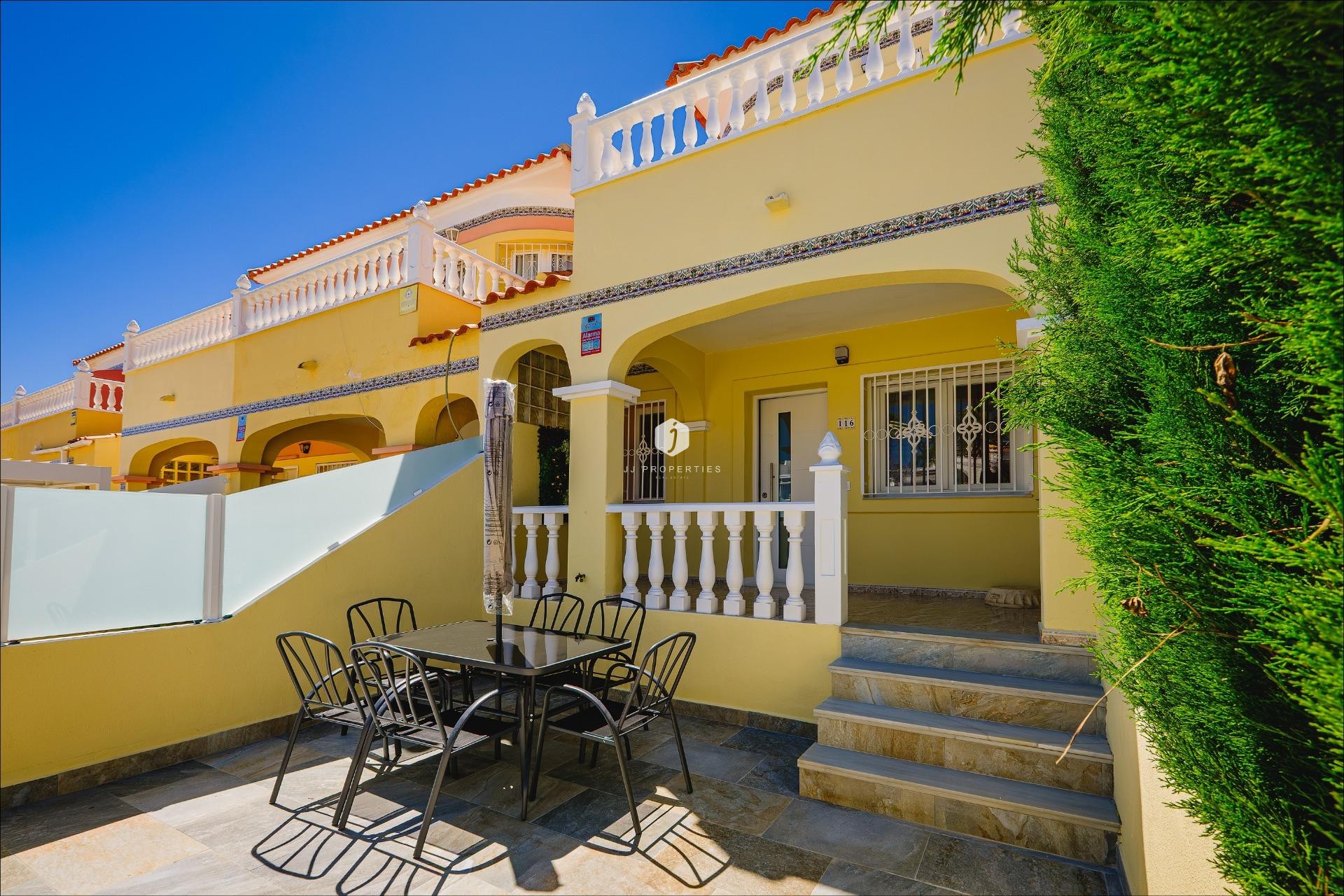 Aus zweiter Hand - Chalet -
Orihuela Costa - Las Filipinas