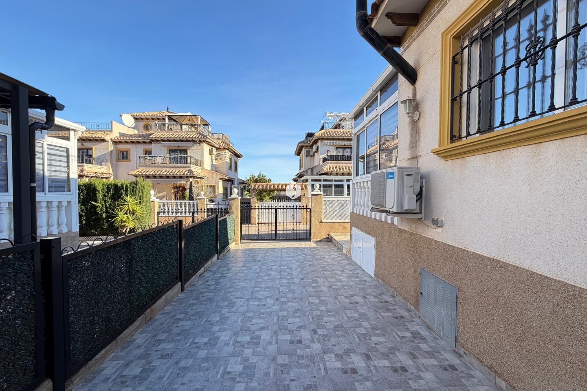 Aus zweiter Hand - Chalet -
Orihuela Costa - Las Filipinas
