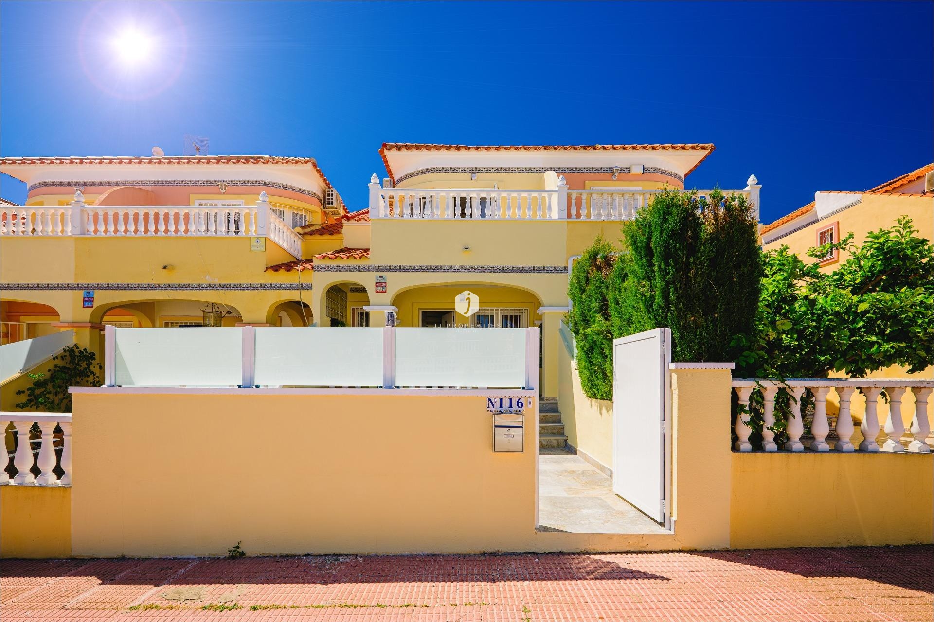 Aus zweiter Hand - Chalet -
Orihuela Costa - Las Filipinas