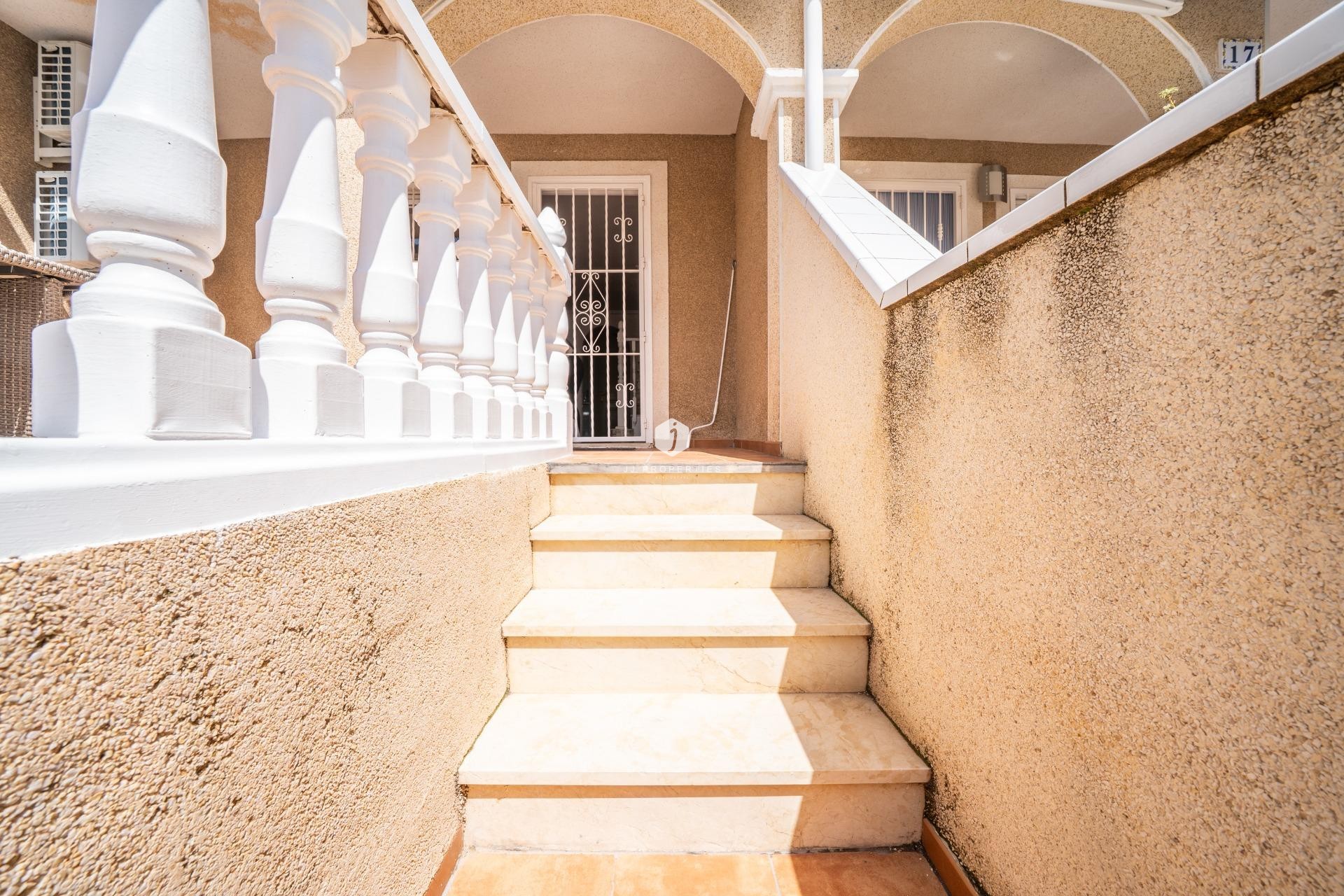 Aus zweiter Hand - Chalet -
Orihuela Costa - Los Almendros-la Florida