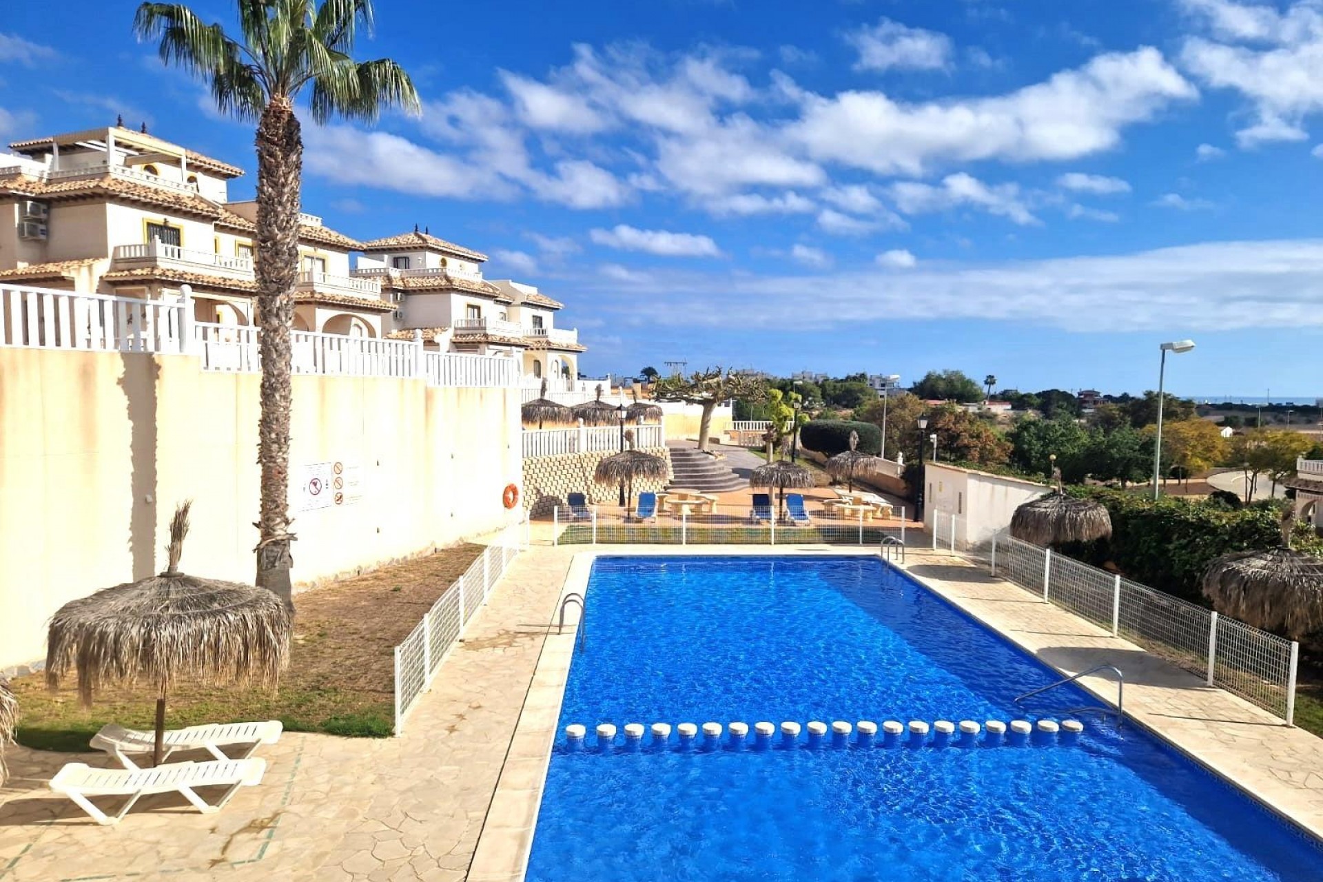 Aus zweiter Hand - Chalet -
Orihuela Costa - Montezenia