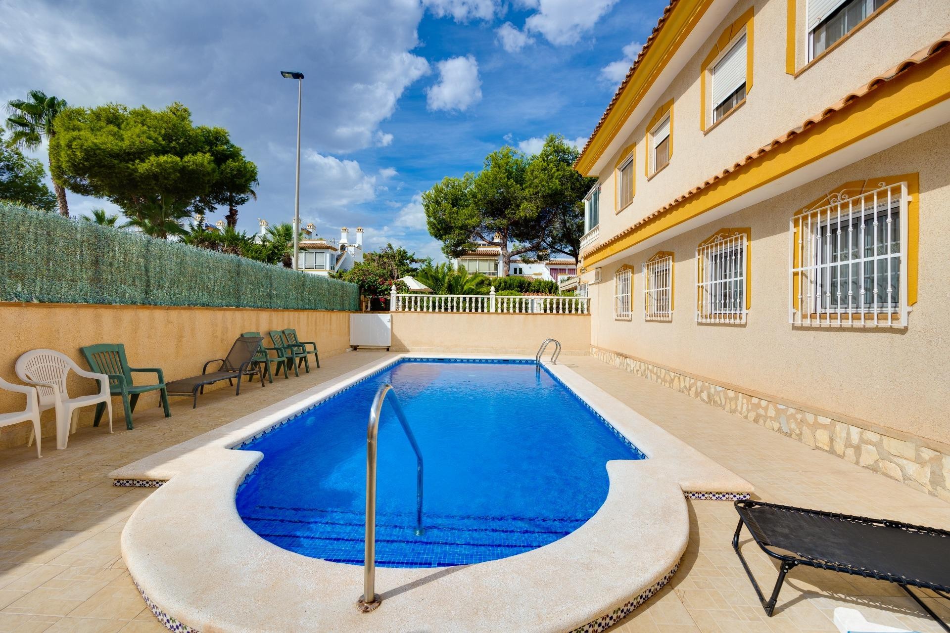 Aus zweiter Hand - Chalet -
Orihuela Costa - Villamartín