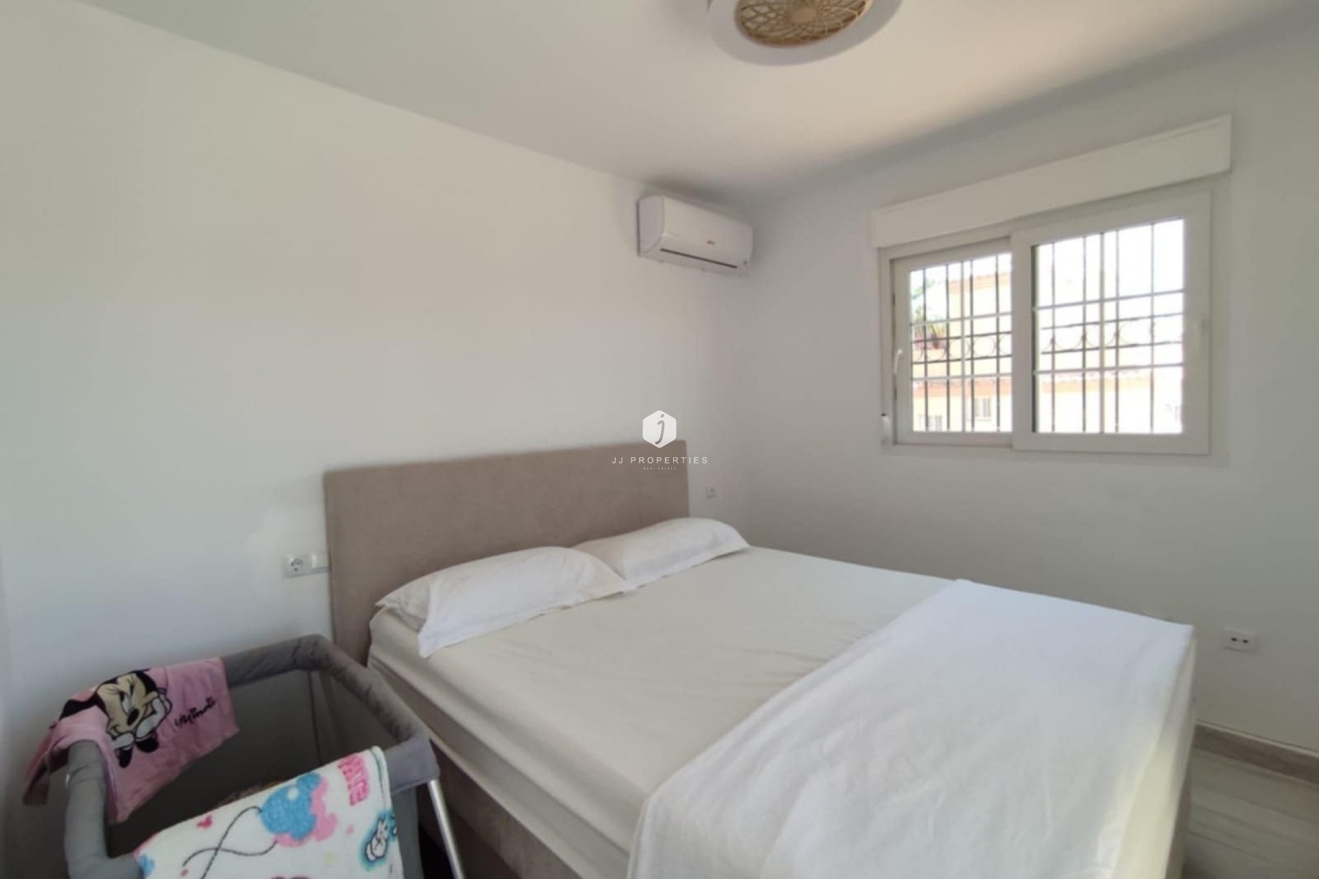 Aus zweiter Hand - Chalet -
Playa Flamenca - Costa Blanca