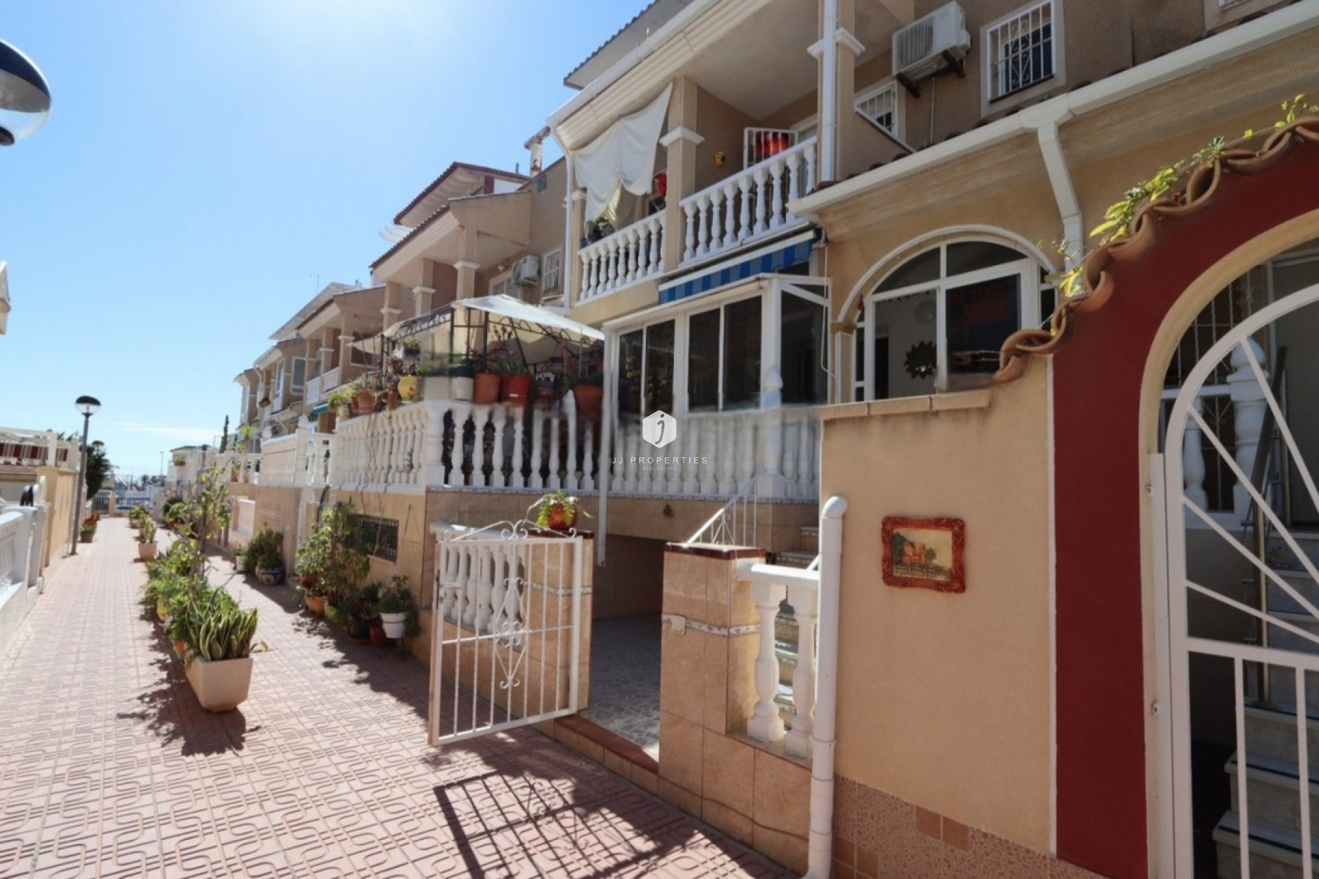 Aus zweiter Hand - Chalet -
Playa Flamenca - Costa Blanca