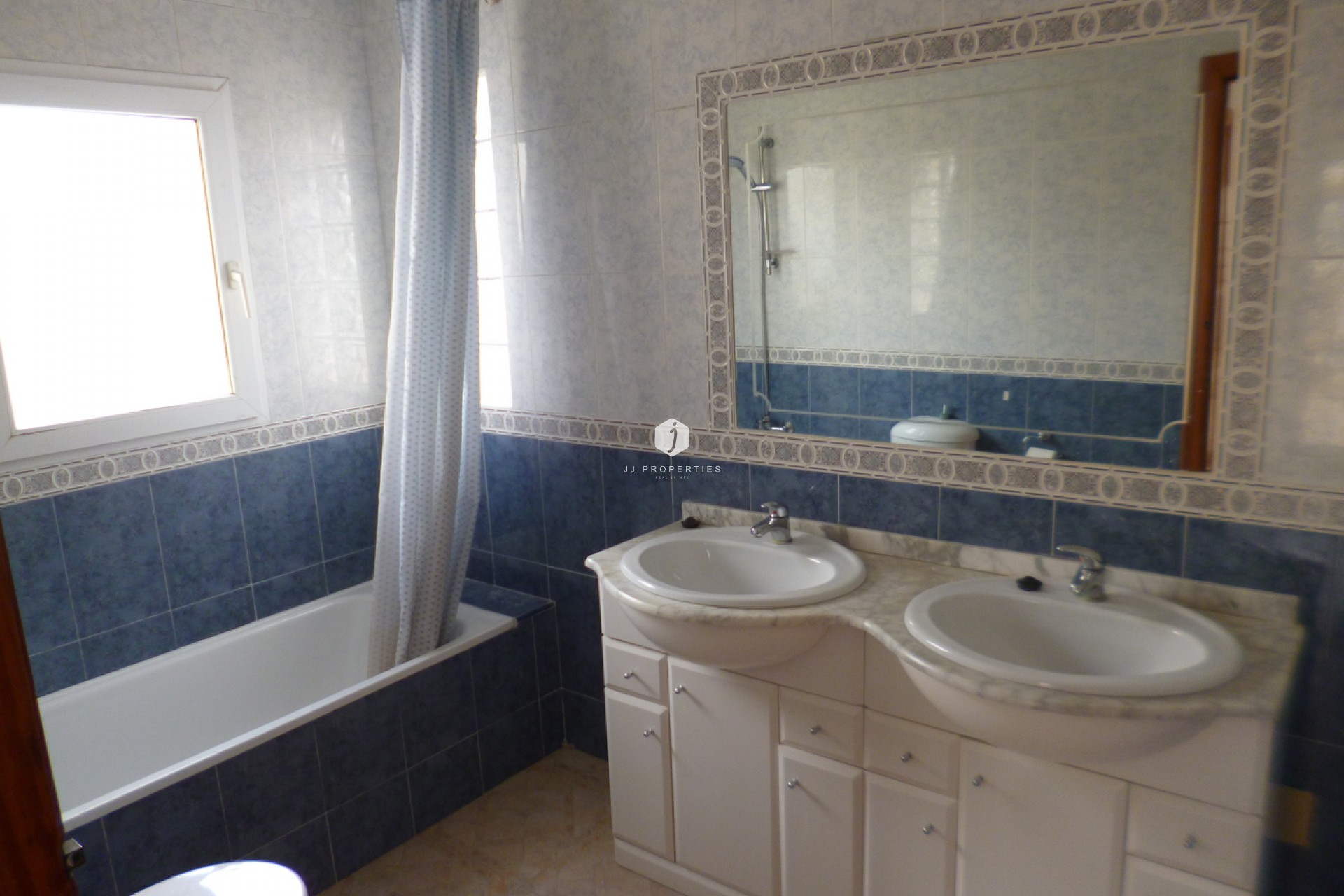 Aus zweiter Hand - Chalet -
Playa Flamenca - Costa Blanca
