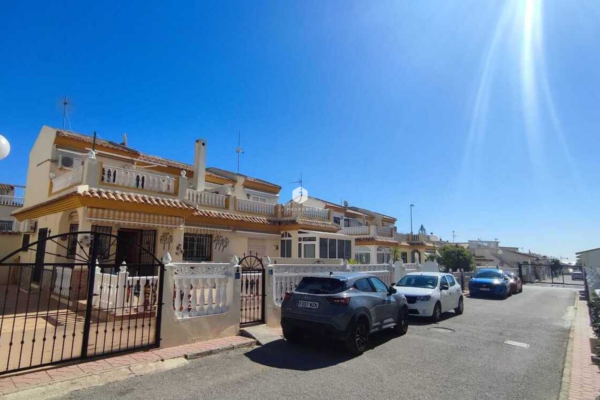 Aus zweiter Hand - Chalet -
Playa Flamenca - Costa Blanca