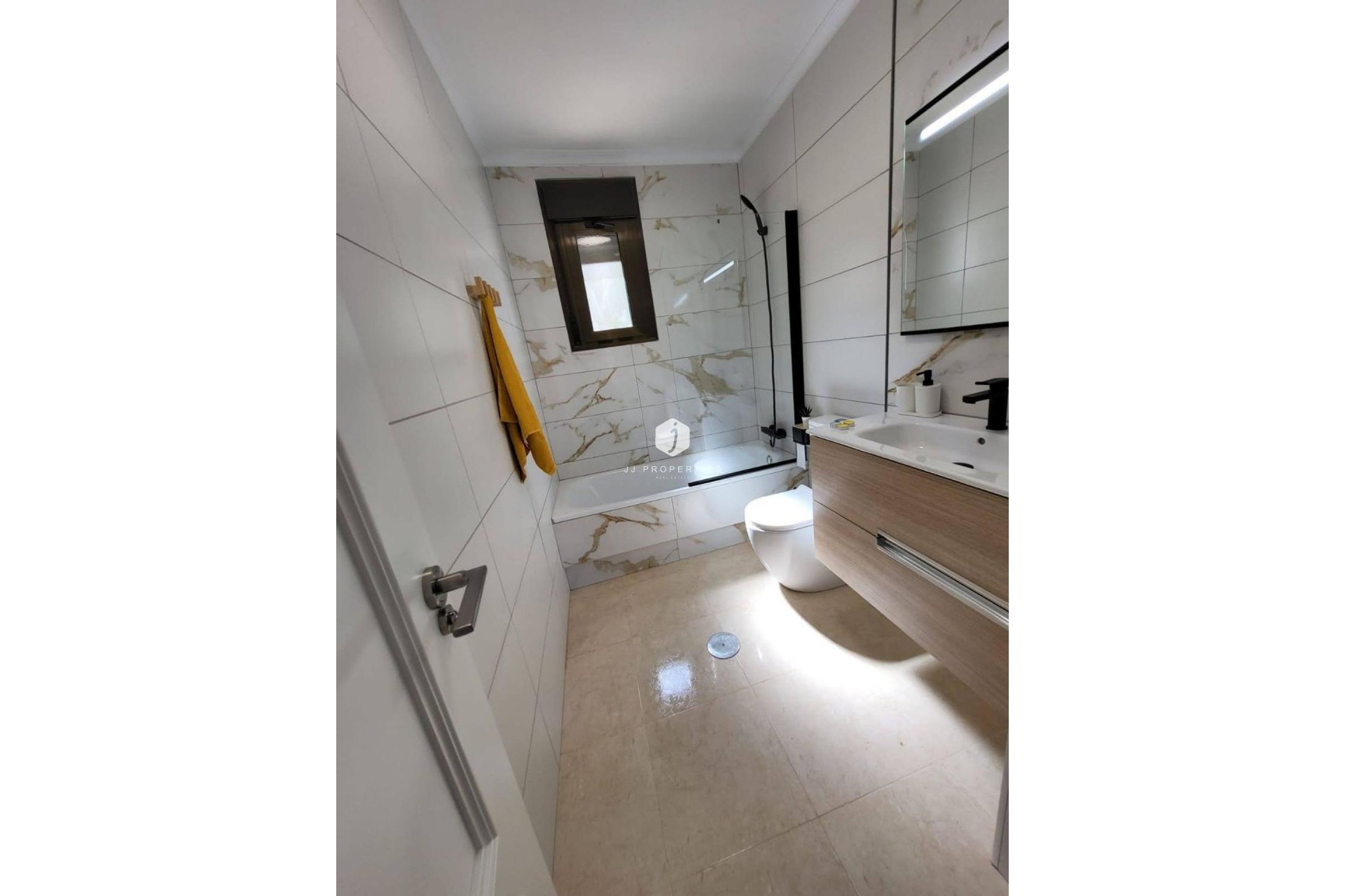 Aus zweiter Hand - Chalet -
San Miguel de Salinas - Ciudad De Las Comunicaciones