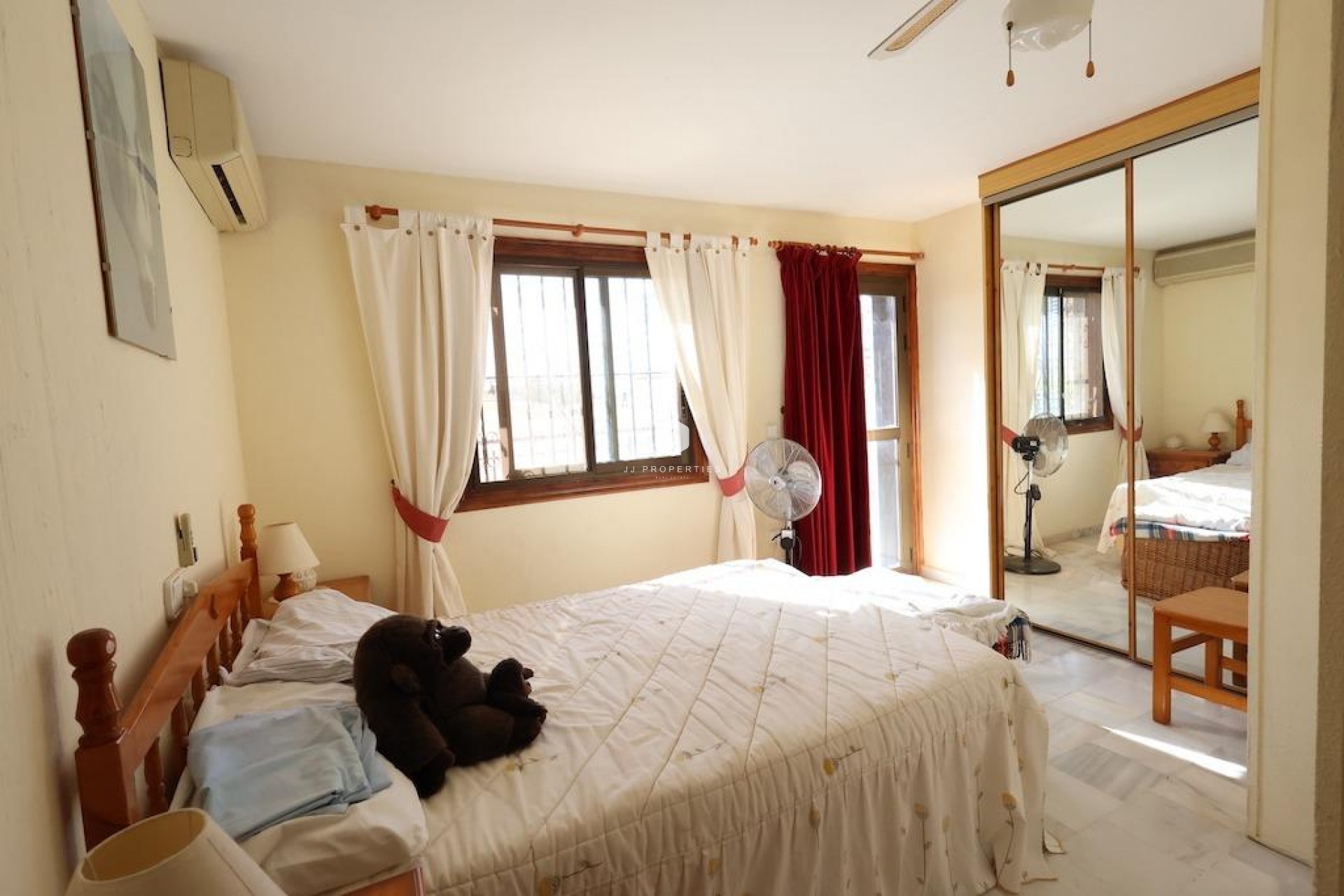 Aus zweiter Hand - Chalet -
San Miguel de Salinas - Inland