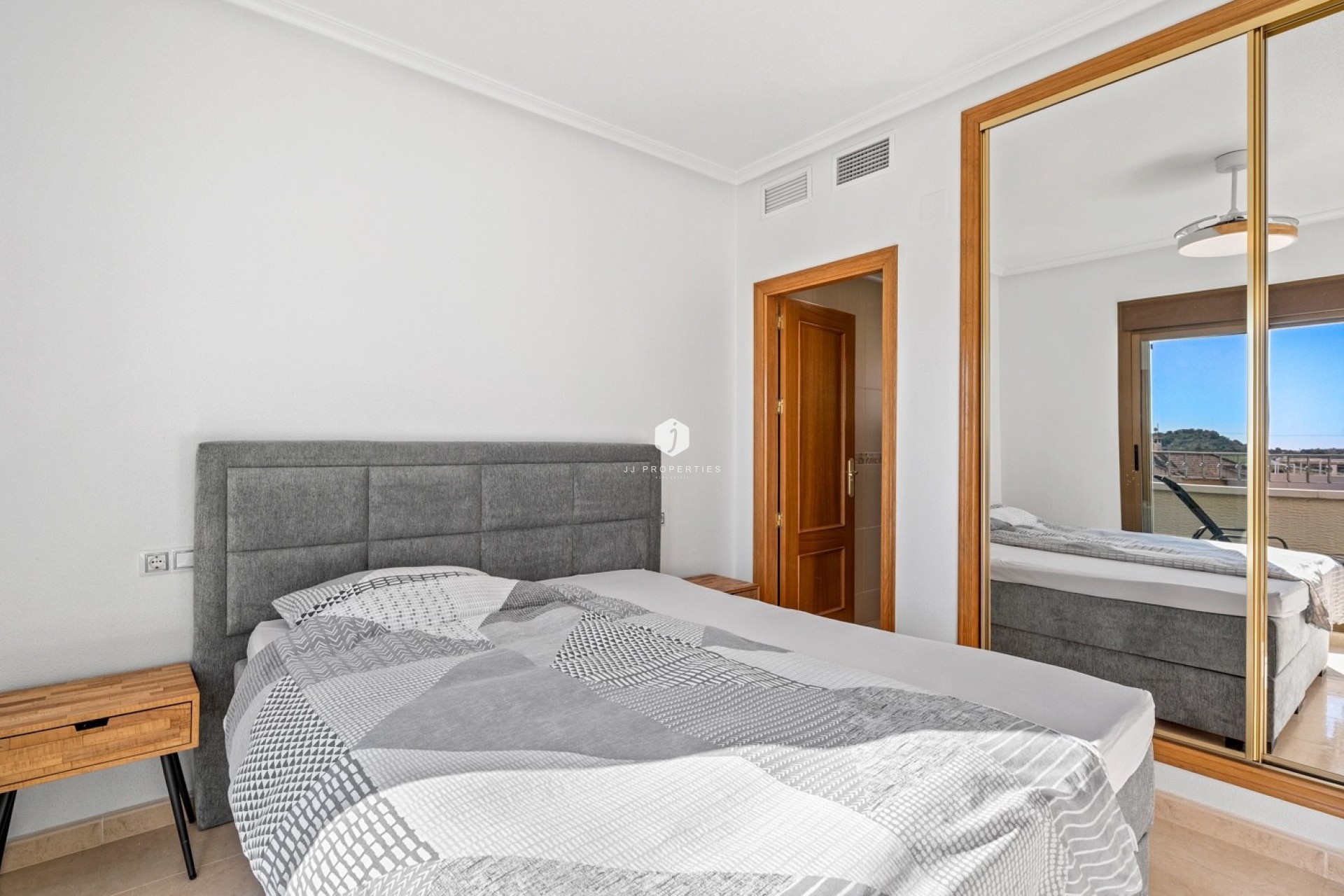 Aus zweiter Hand - Chalet -
San Miguel de Salinas - Inland