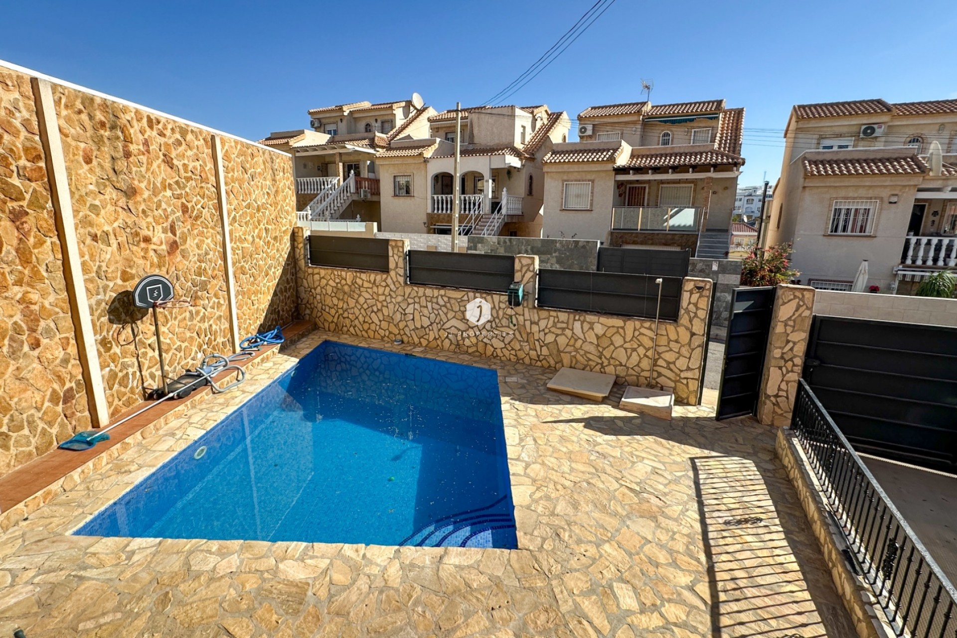 Aus zweiter Hand - Chalet -
San Miguel de Salinas - Inland