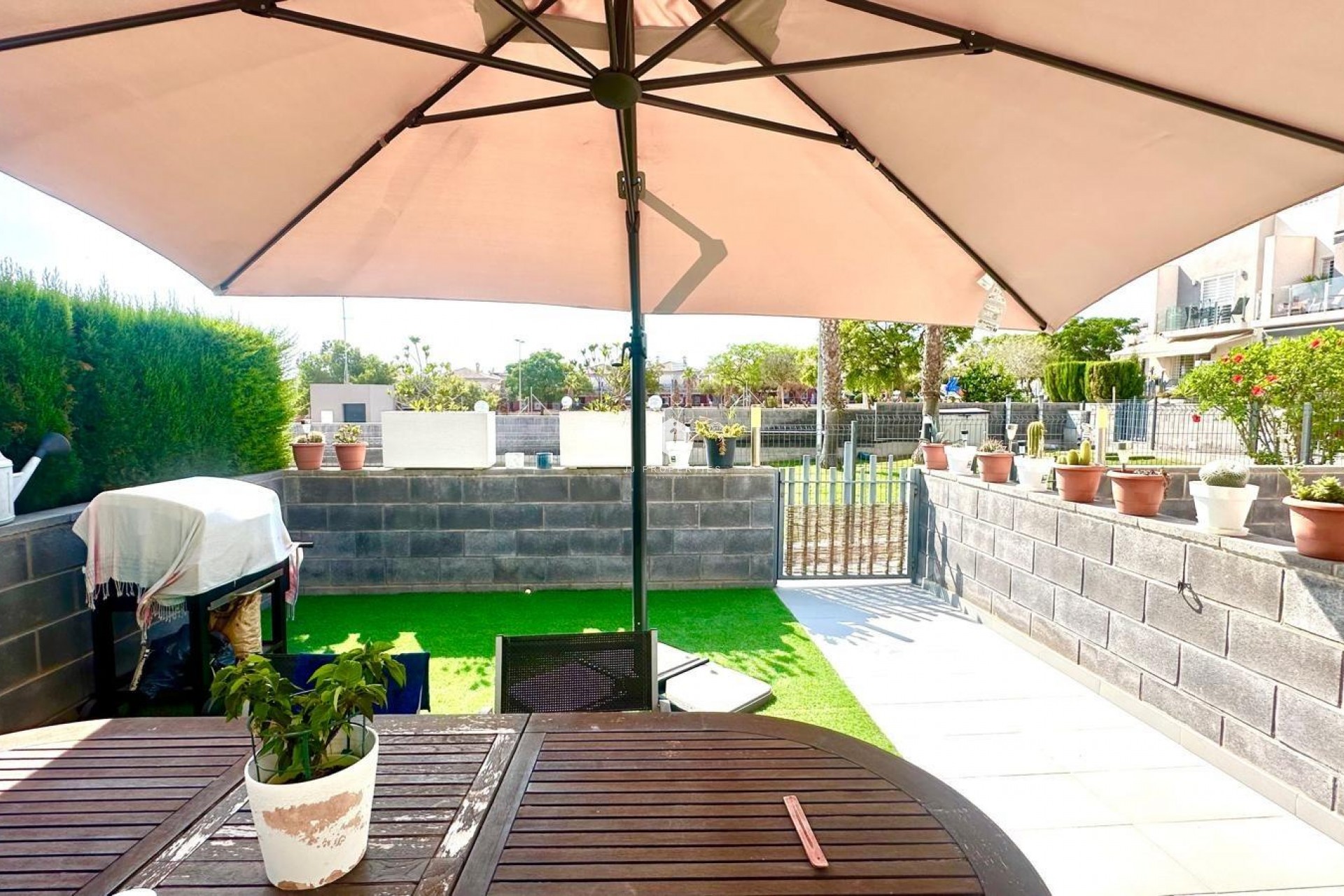 Aus zweiter Hand - Chalet -
Torrevieja - aguas nuevas