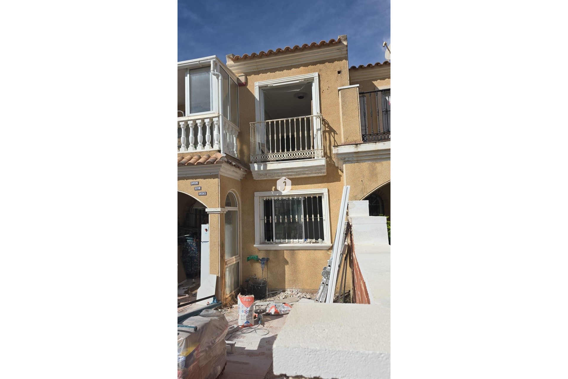 Aus zweiter Hand - Chalet -
Torrevieja - aguas nuevas