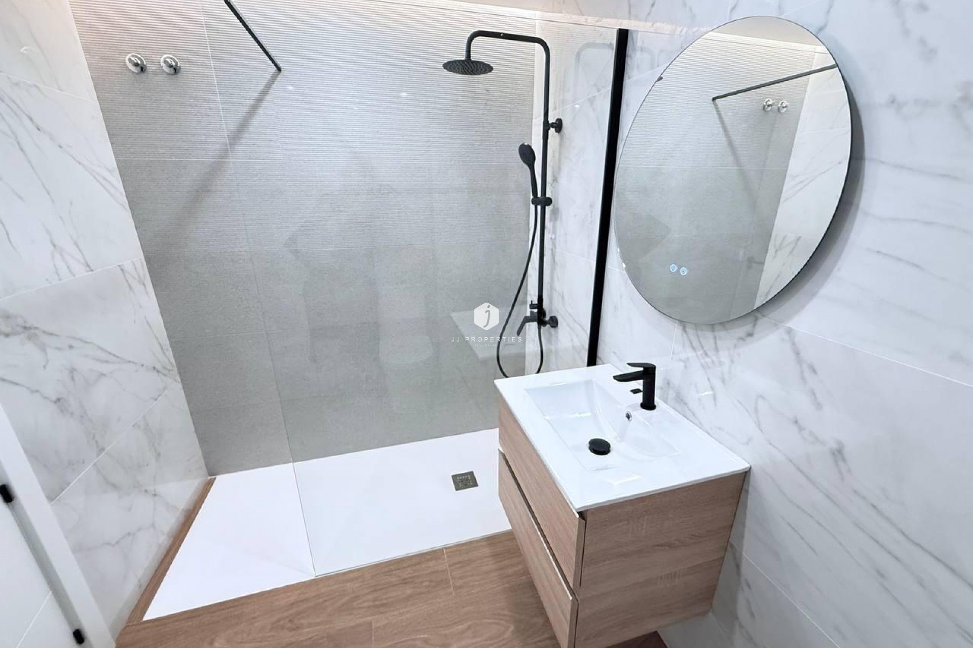 Aus zweiter Hand - Chalet -
Torrevieja - aguas nuevas