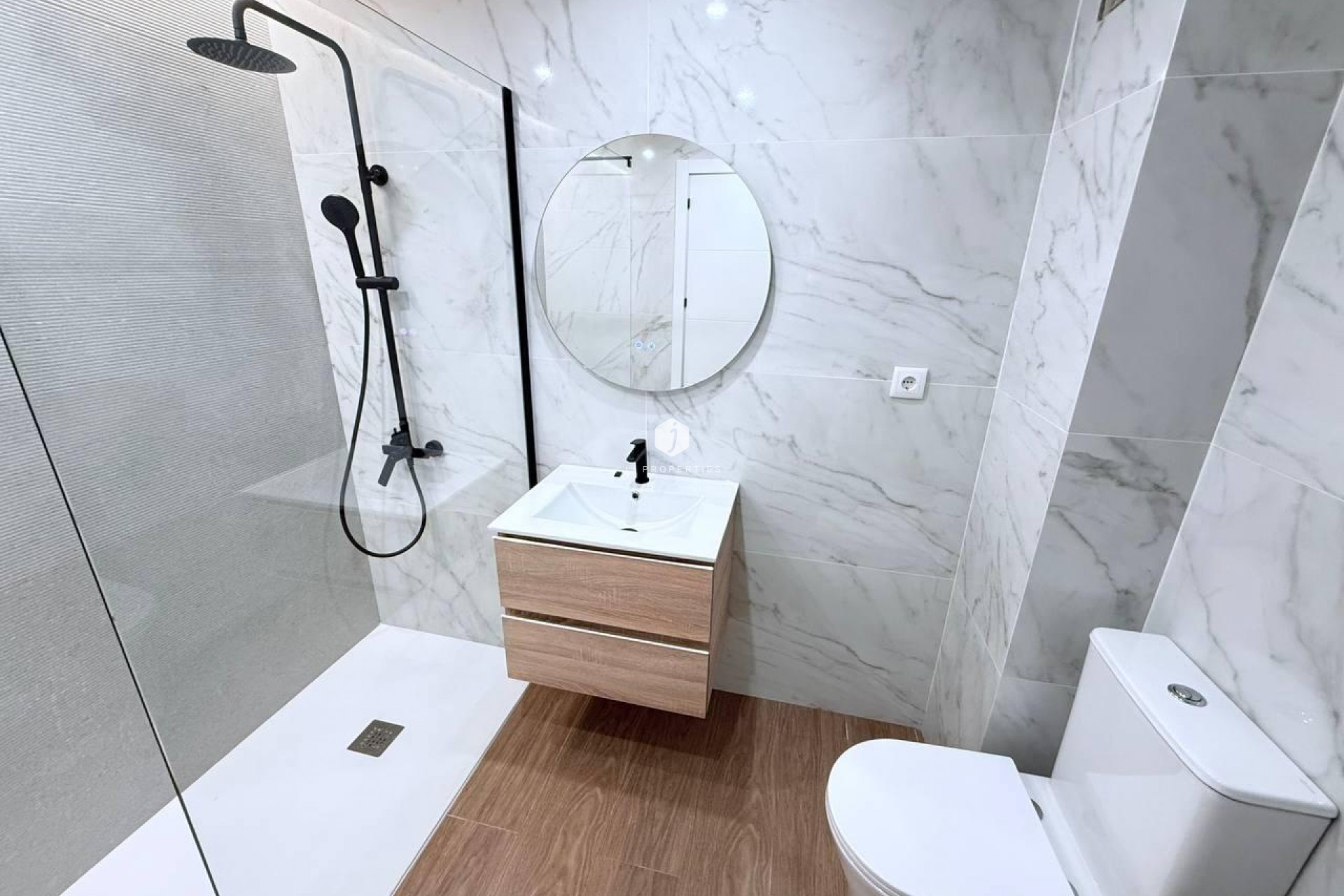 Aus zweiter Hand - Chalet -
Torrevieja - aguas nuevas