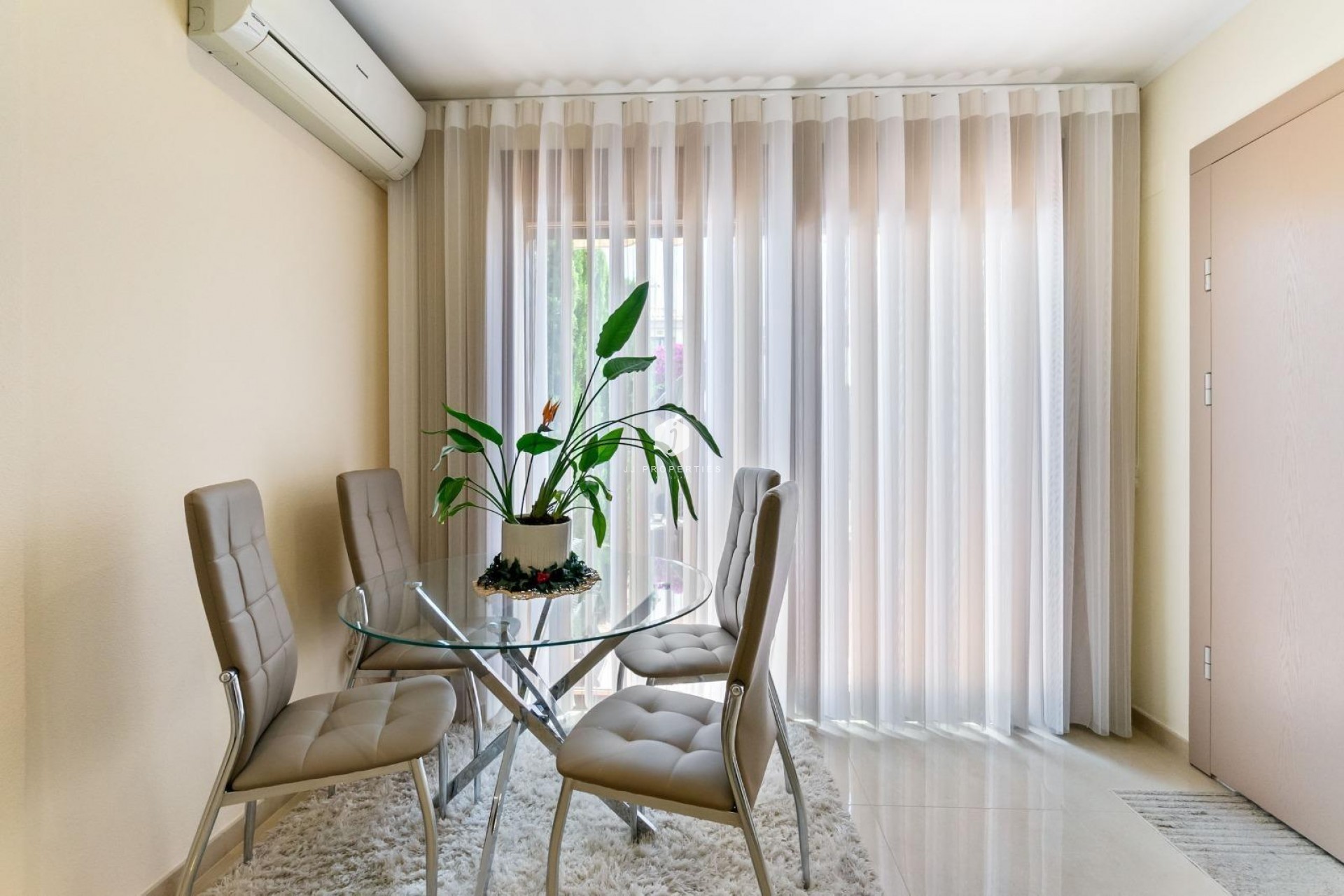 Aus zweiter Hand - Chalet -
Torrevieja - aguas nuevas