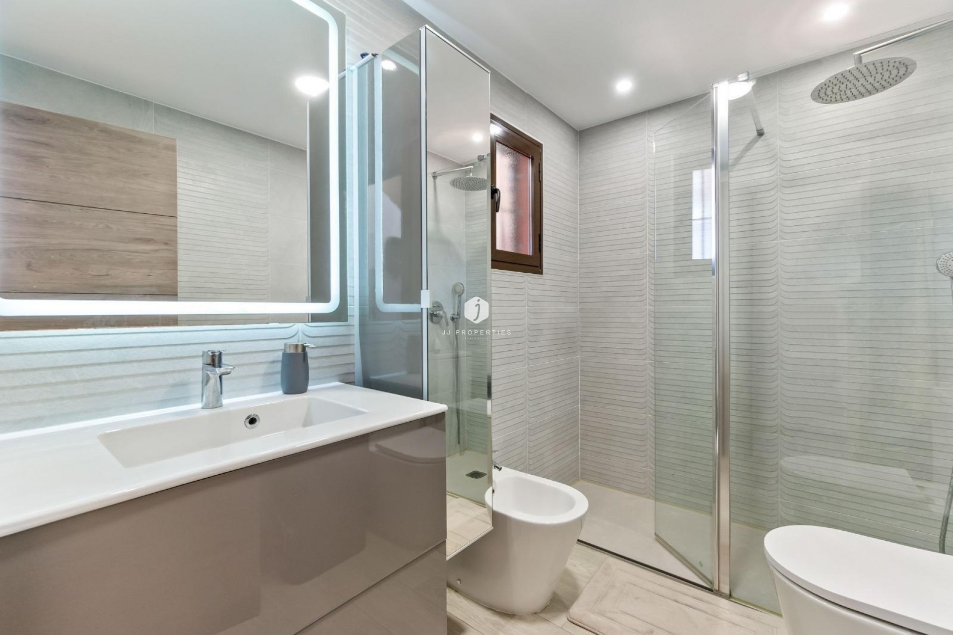 Aus zweiter Hand - Chalet -
Torrevieja - aguas nuevas