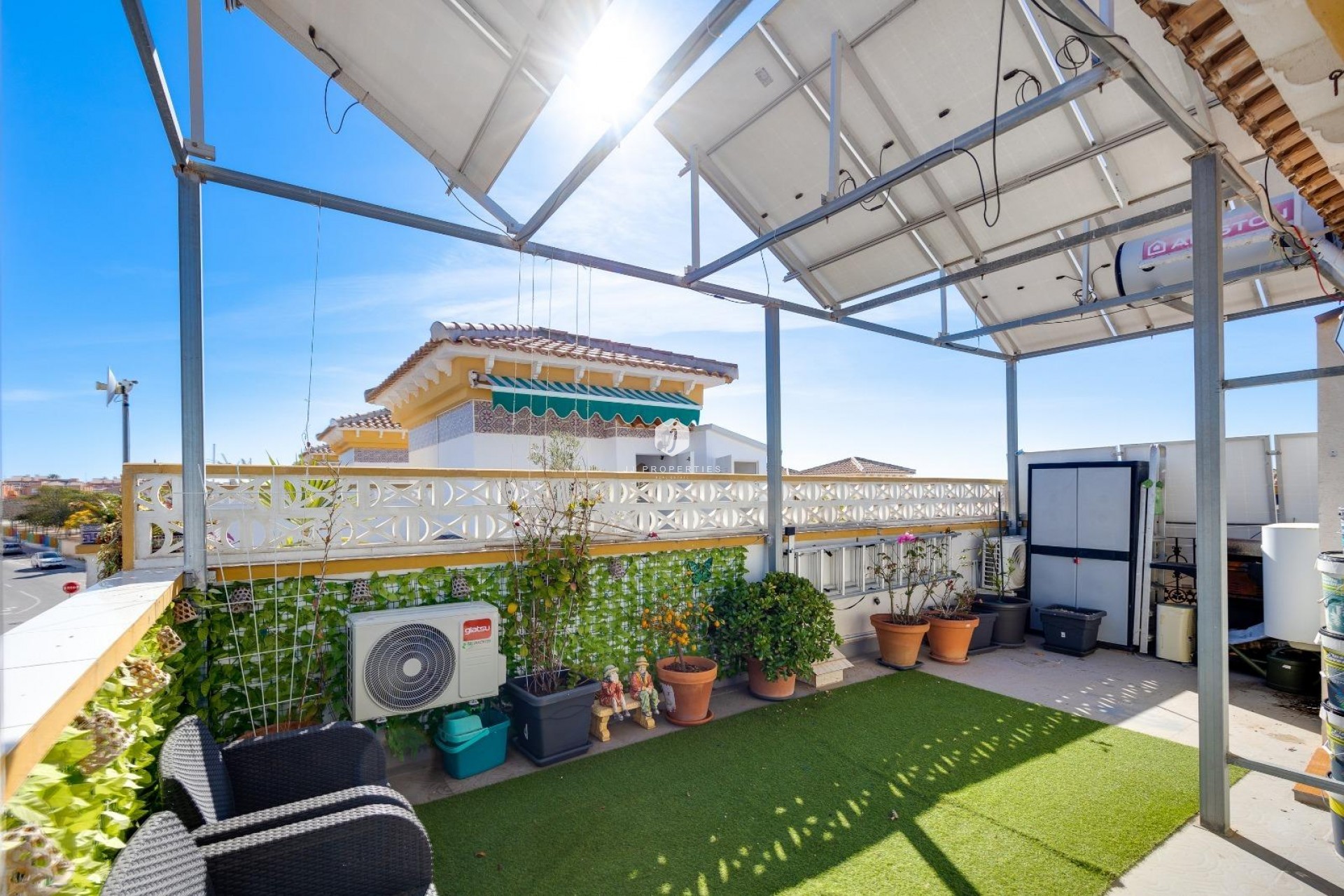 Aus zweiter Hand - Chalet -
Torrevieja - aguas nuevas