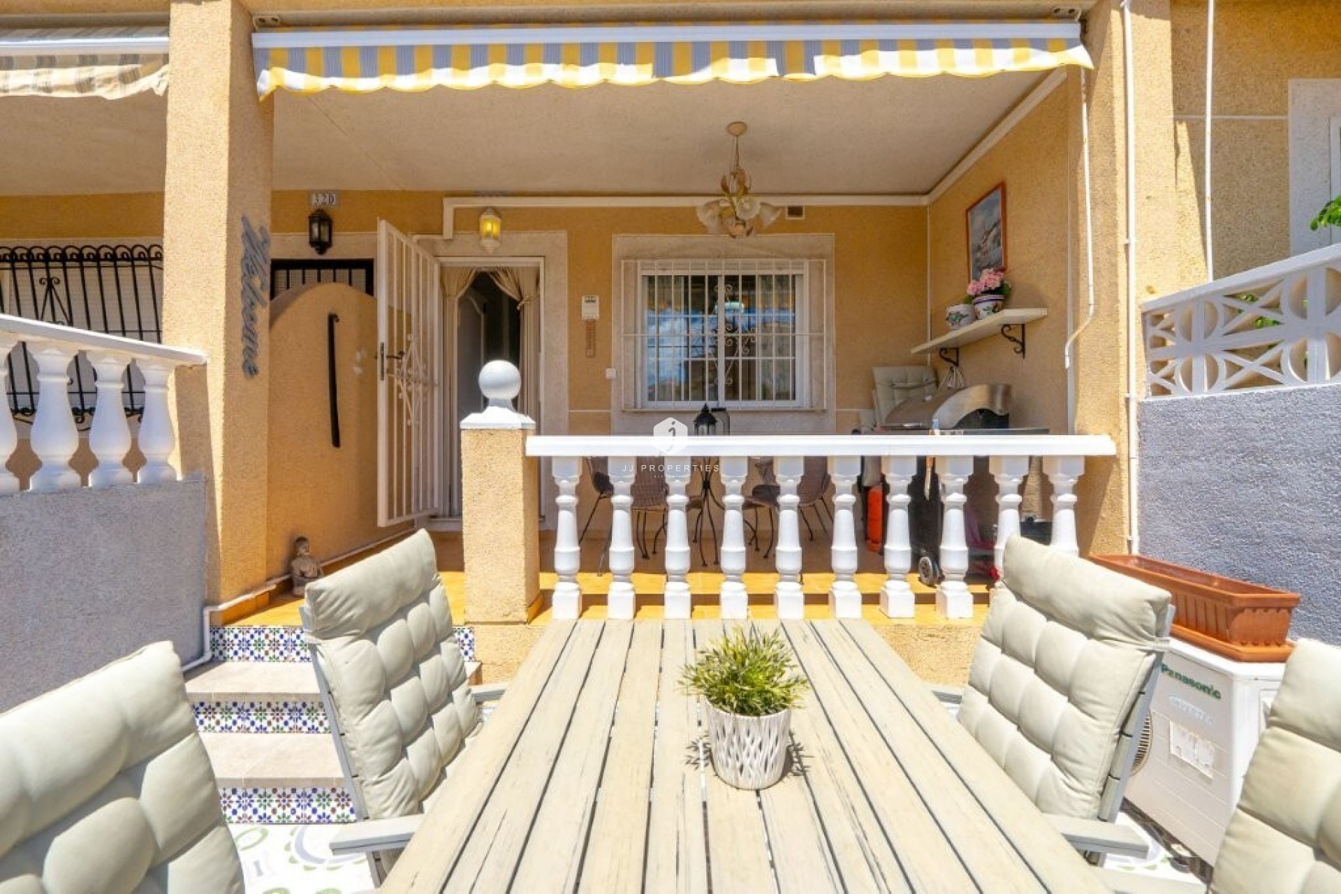 Aus zweiter Hand - Chalet -
Torrevieja - aguas nuevas