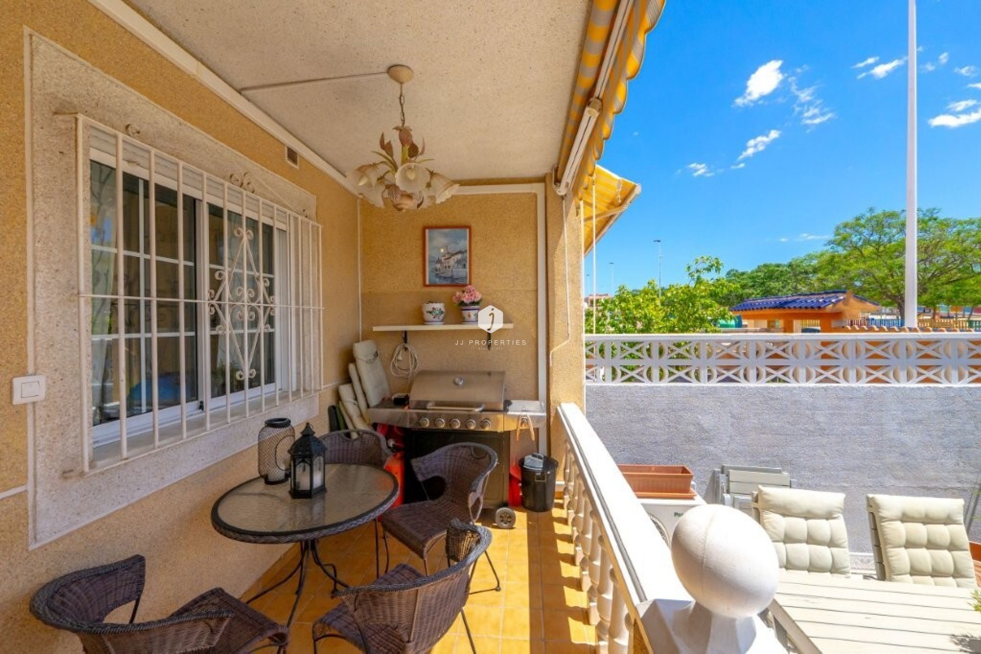 Aus zweiter Hand - Chalet -
Torrevieja - aguas nuevas