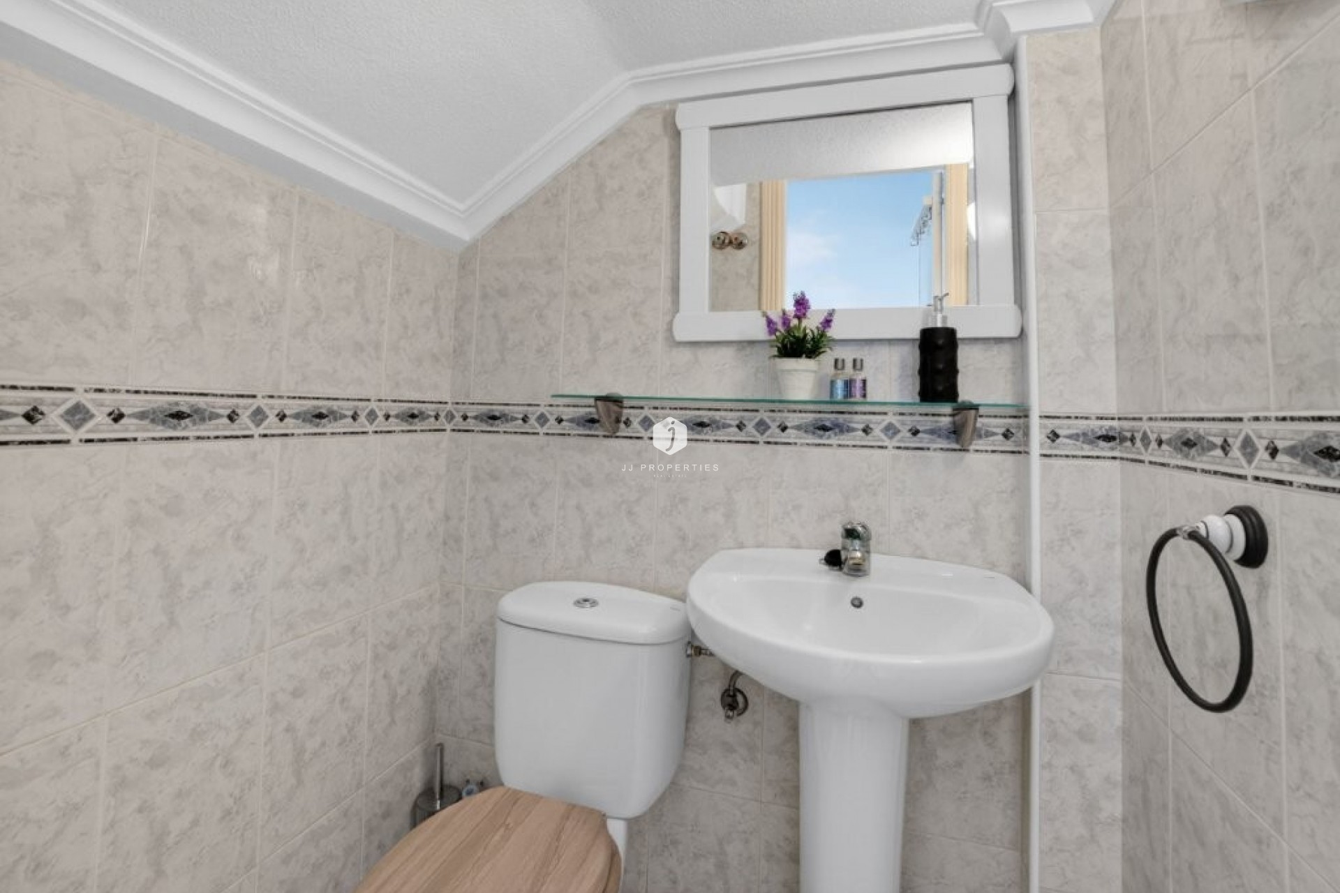 Aus zweiter Hand - Chalet -
Torrevieja - aguas nuevas