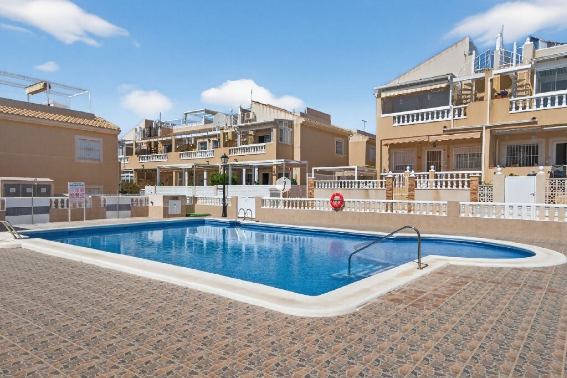 Aus zweiter Hand - Chalet -
Torrevieja - aguas nuevas