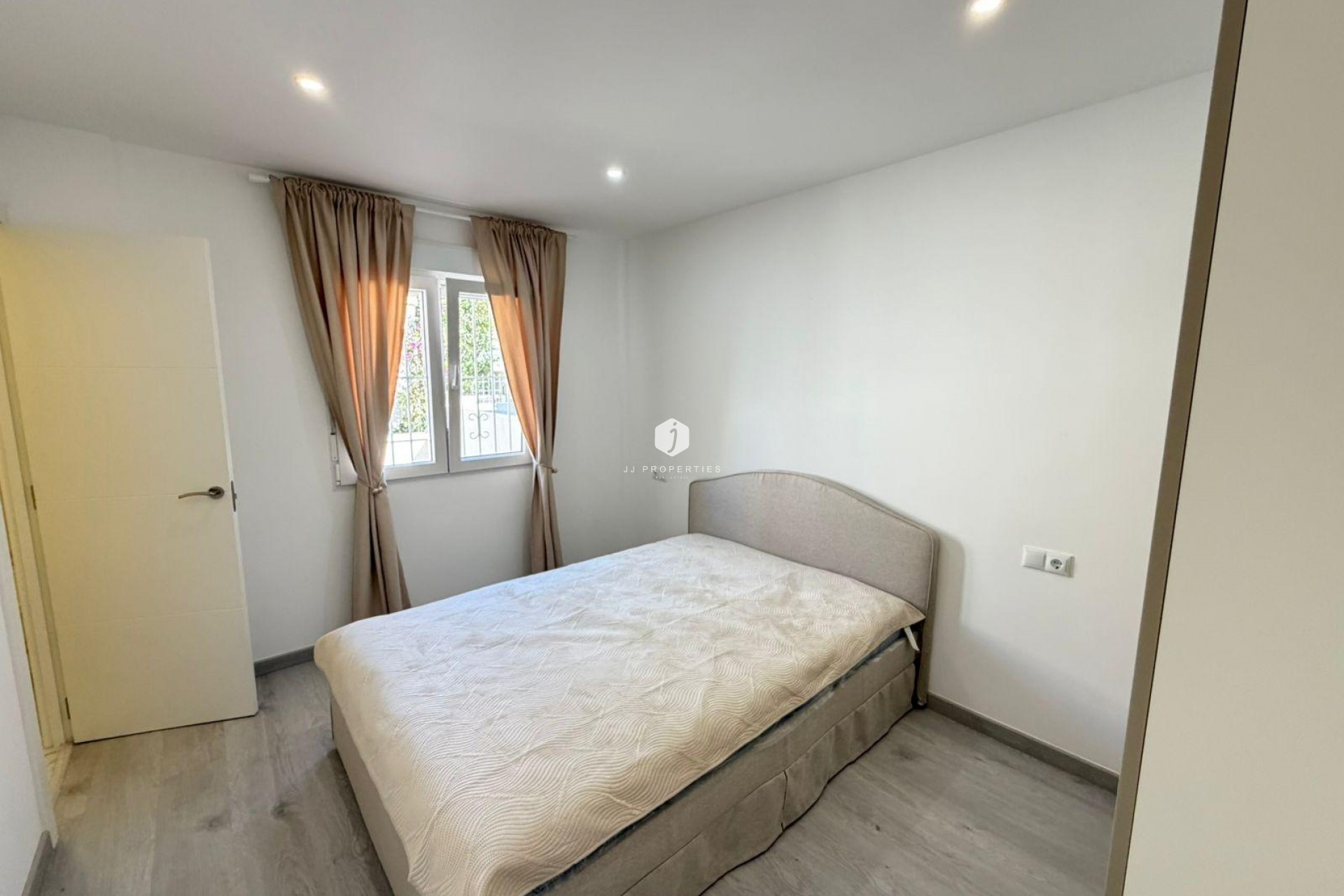 Aus zweiter Hand - Chalet -
Torrevieja - Cabo cervera