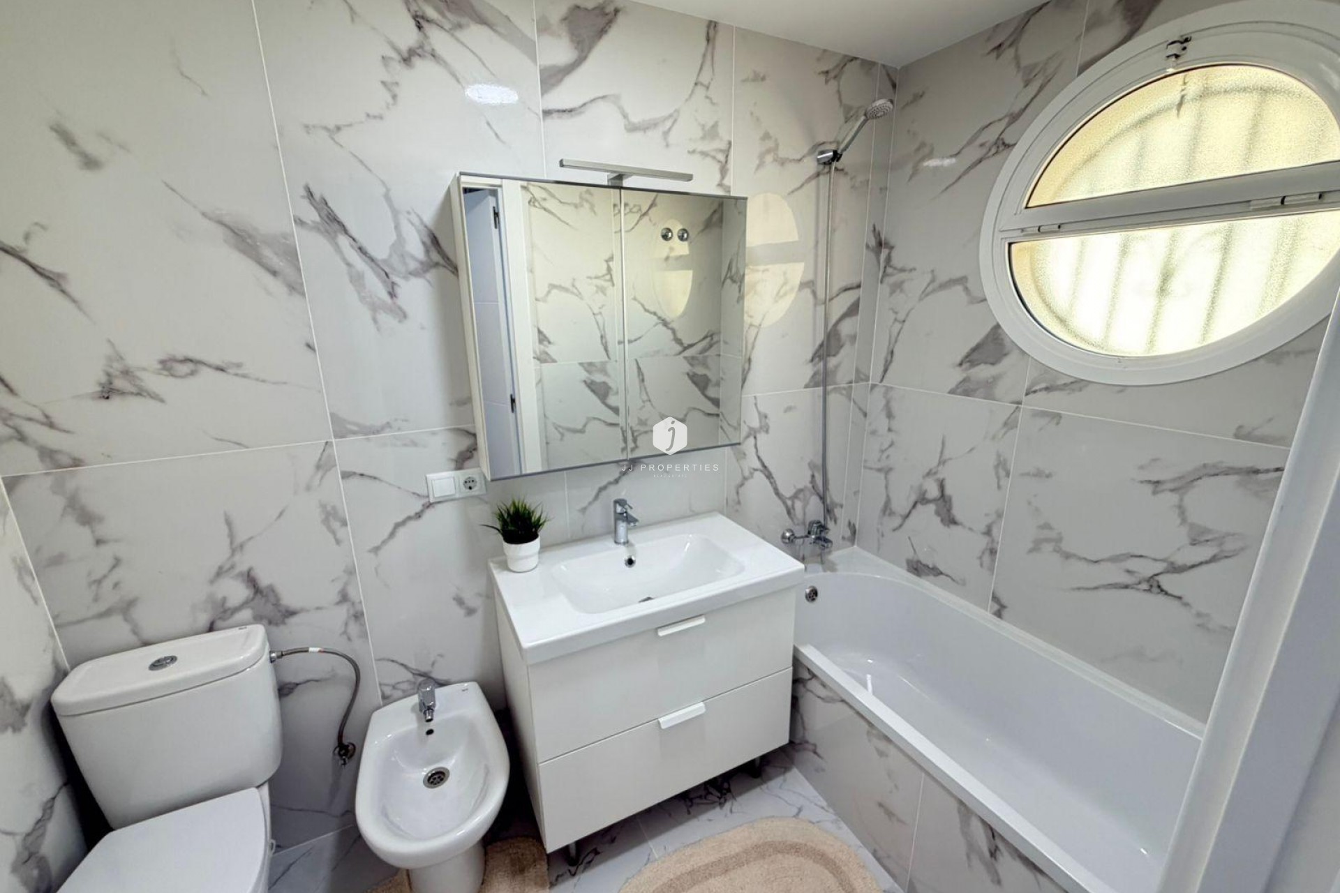 Aus zweiter Hand - Chalet -
Torrevieja - Cabo cervera