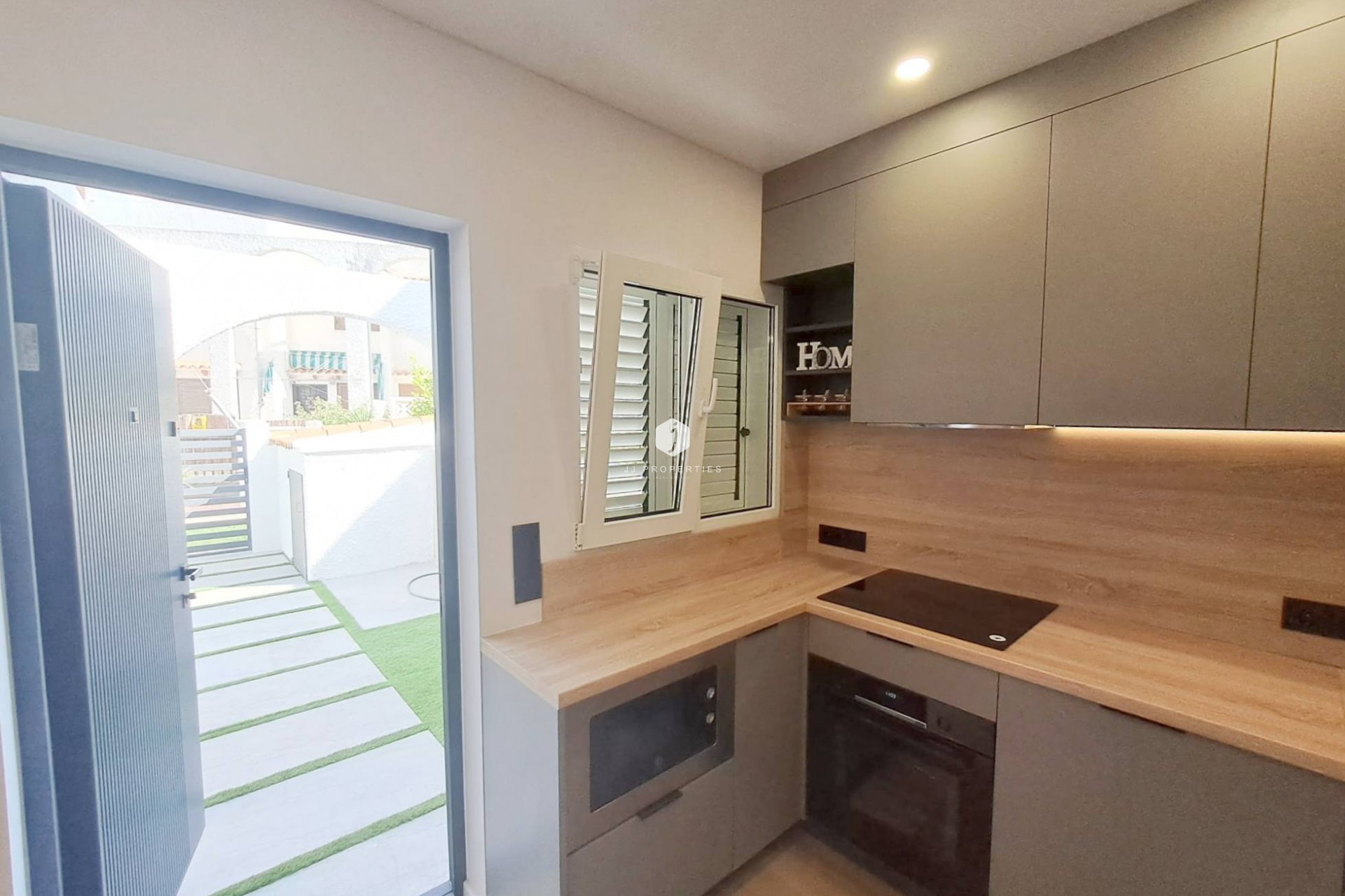 Aus zweiter Hand - Chalet -
Torrevieja - Costa Blanca