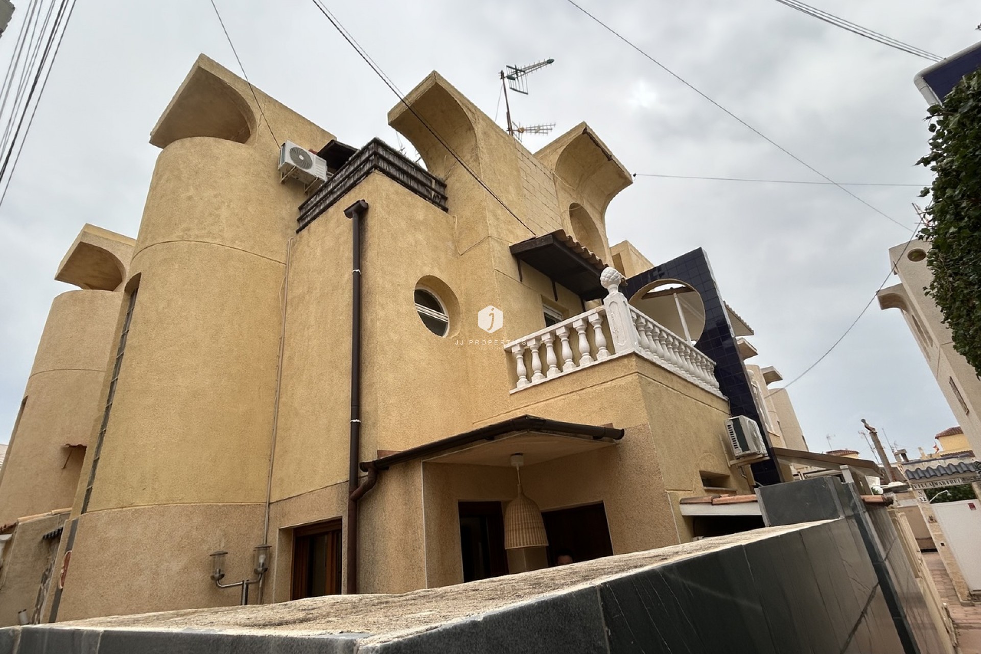 Aus zweiter Hand - Chalet -
Torrevieja - Costa Blanca