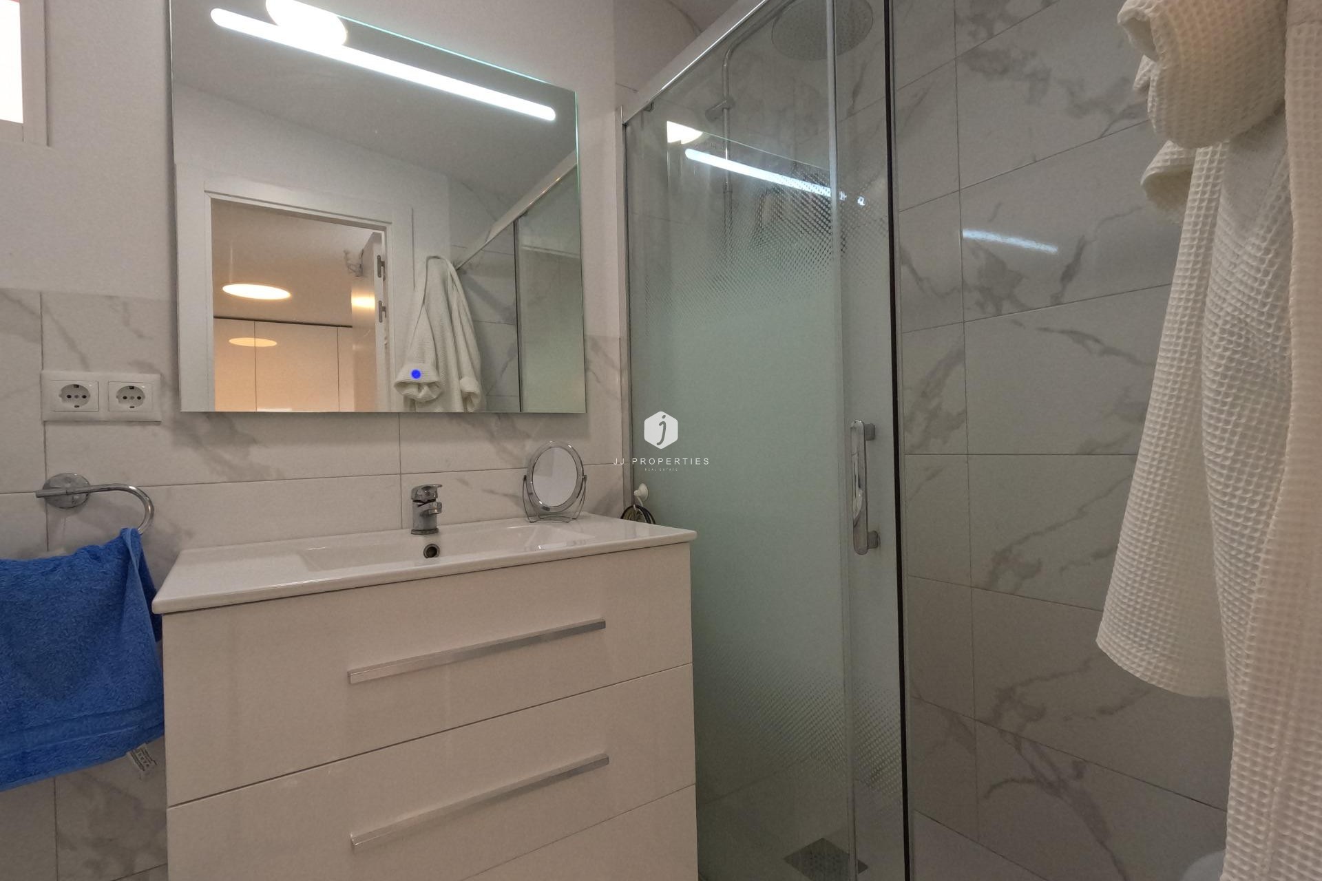 Aus zweiter Hand - Chalet -
Torrevieja - El Acequión - Los Náufragos