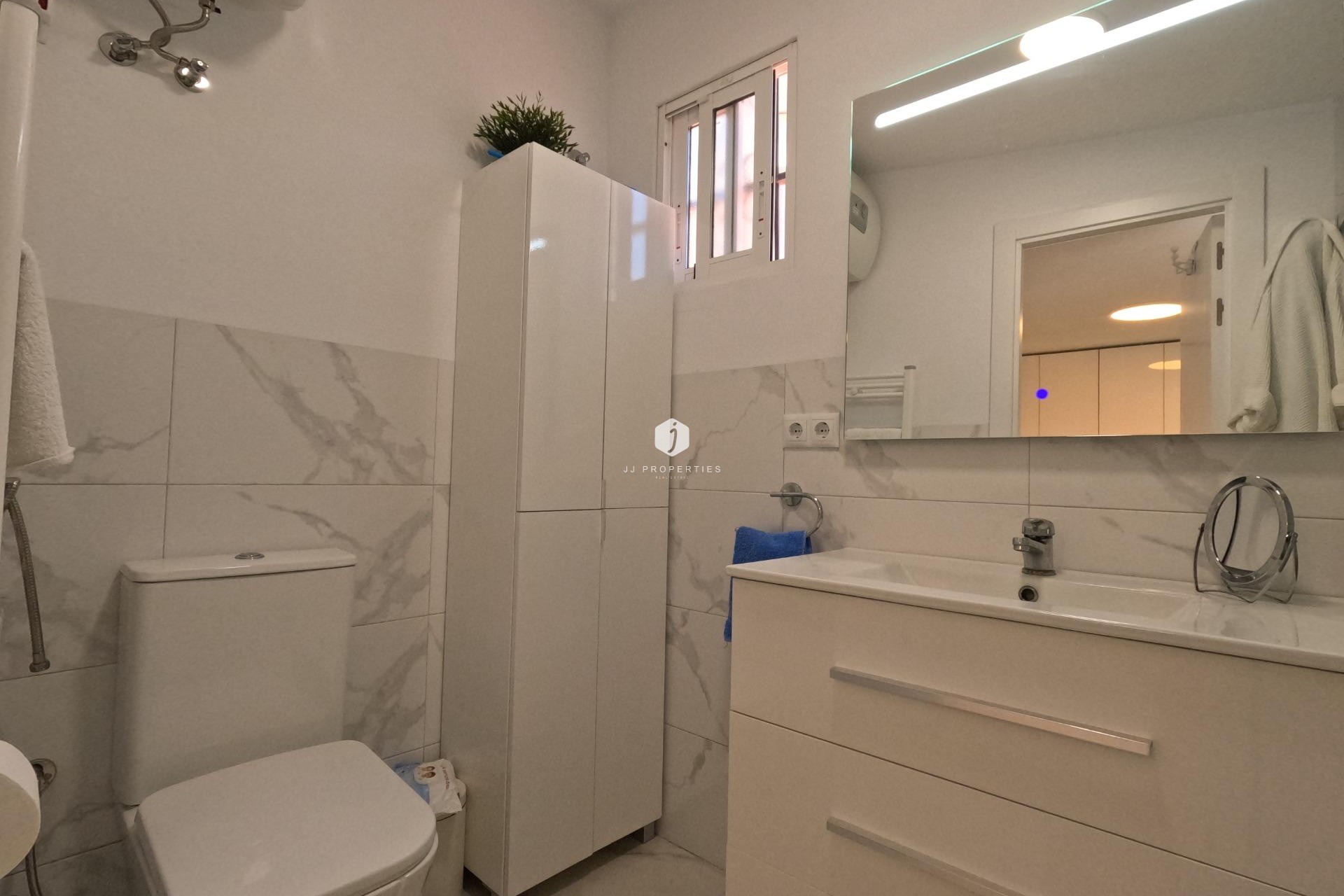 Aus zweiter Hand - Chalet -
Torrevieja - El Acequión - Los Náufragos