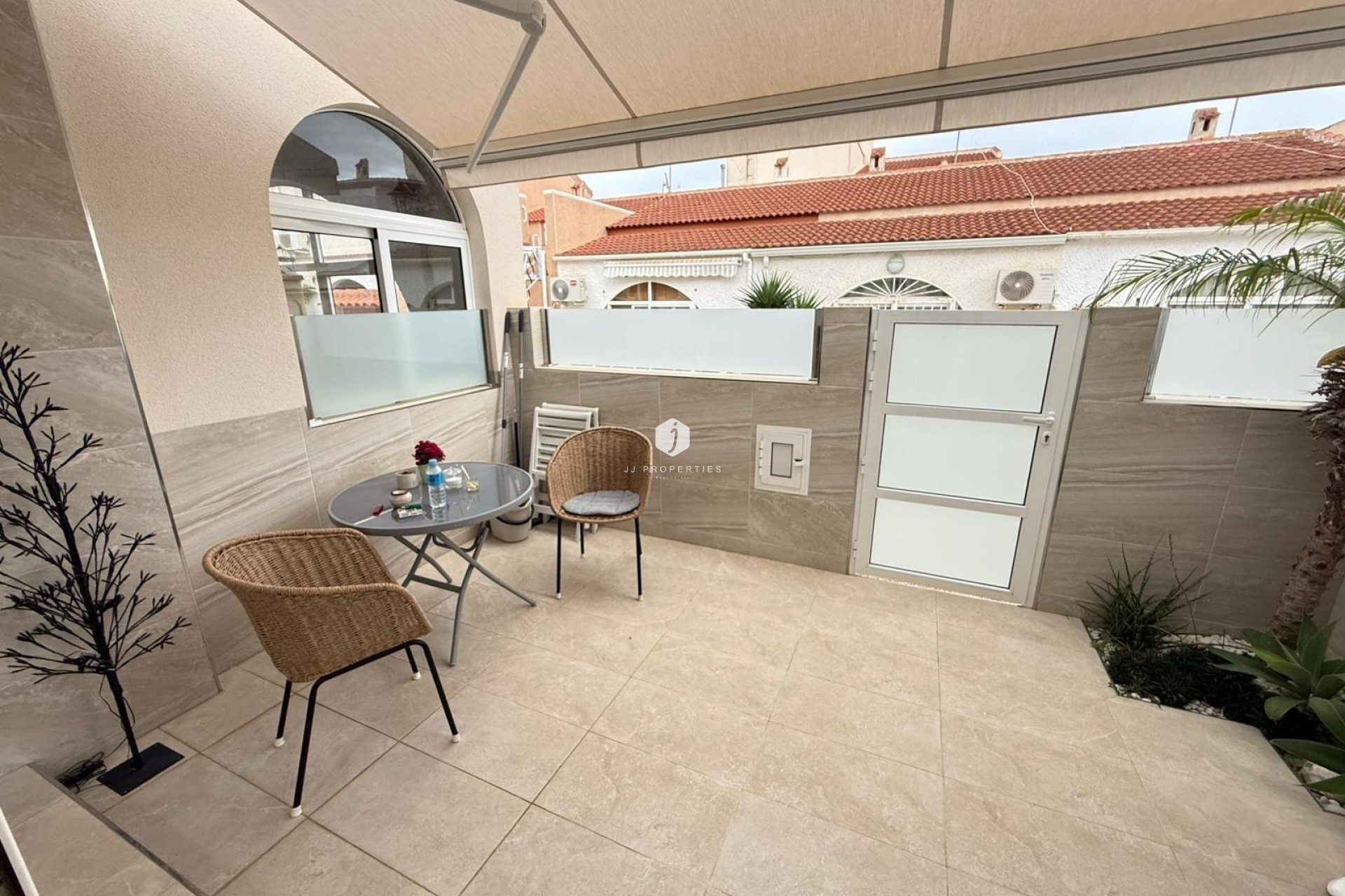 Aus zweiter Hand - Chalet -
Torrevieja - El chaparral