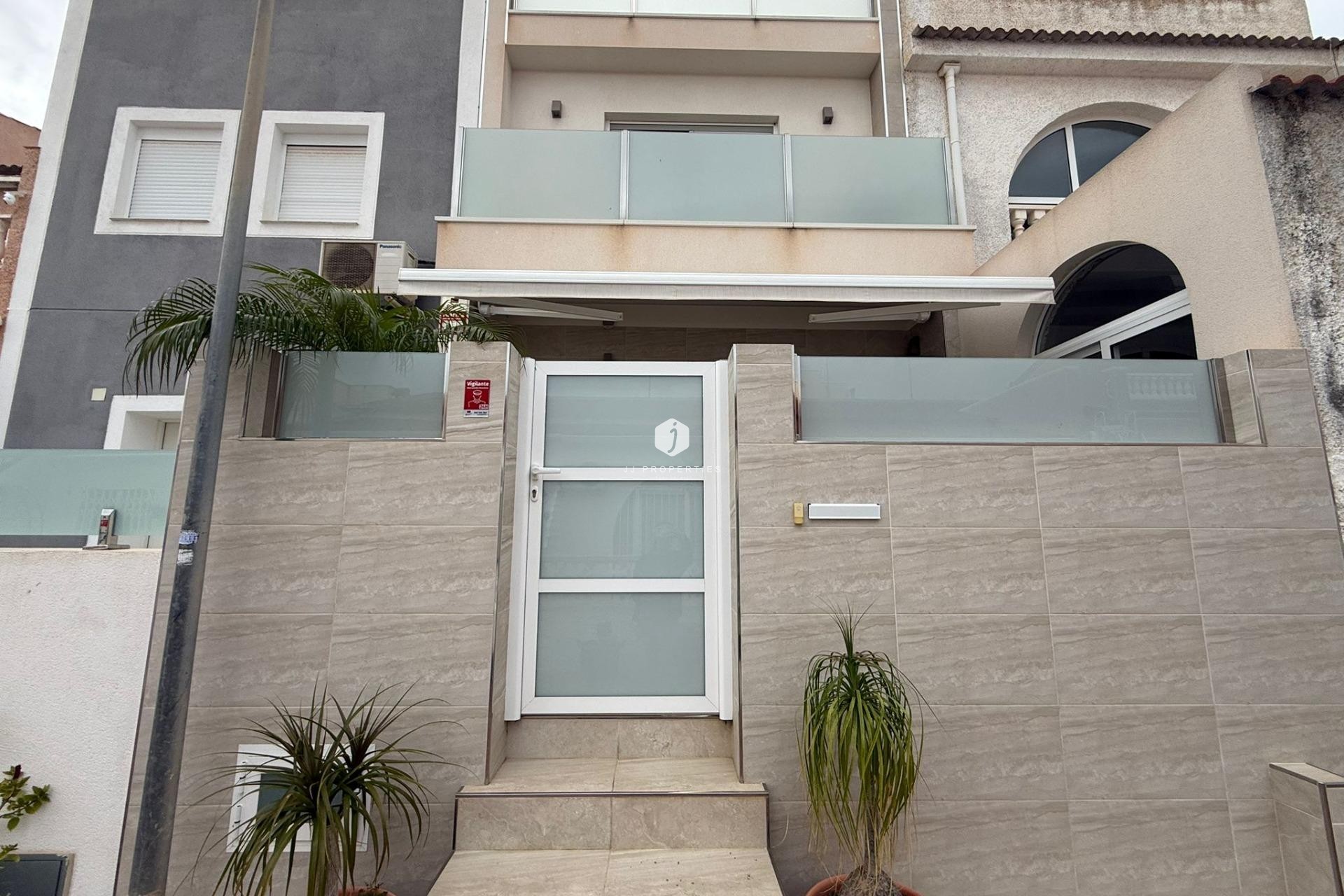 Aus zweiter Hand - Chalet -
Torrevieja - El chaparral