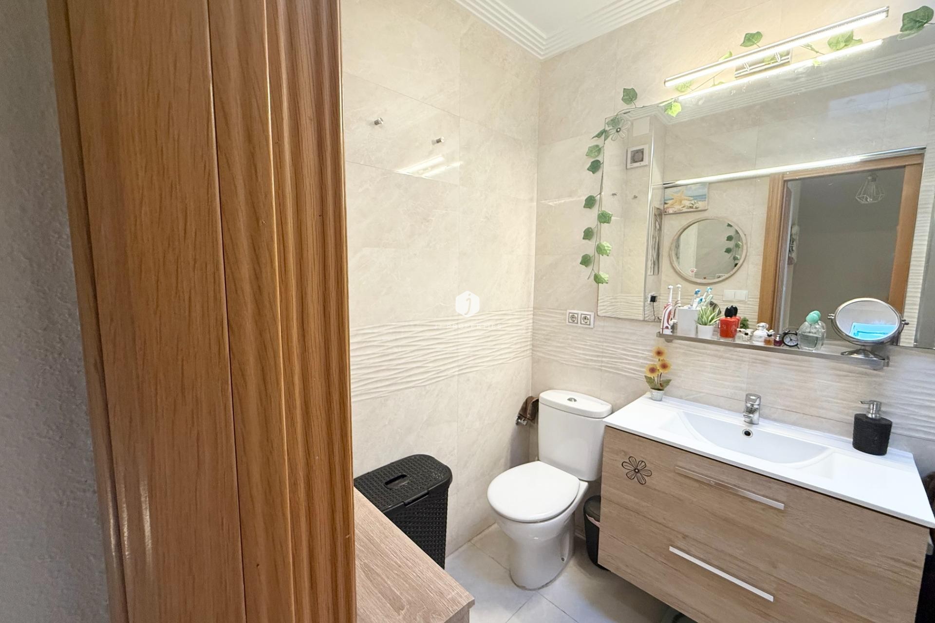 Aus zweiter Hand - Chalet -
Torrevieja - El Limonar