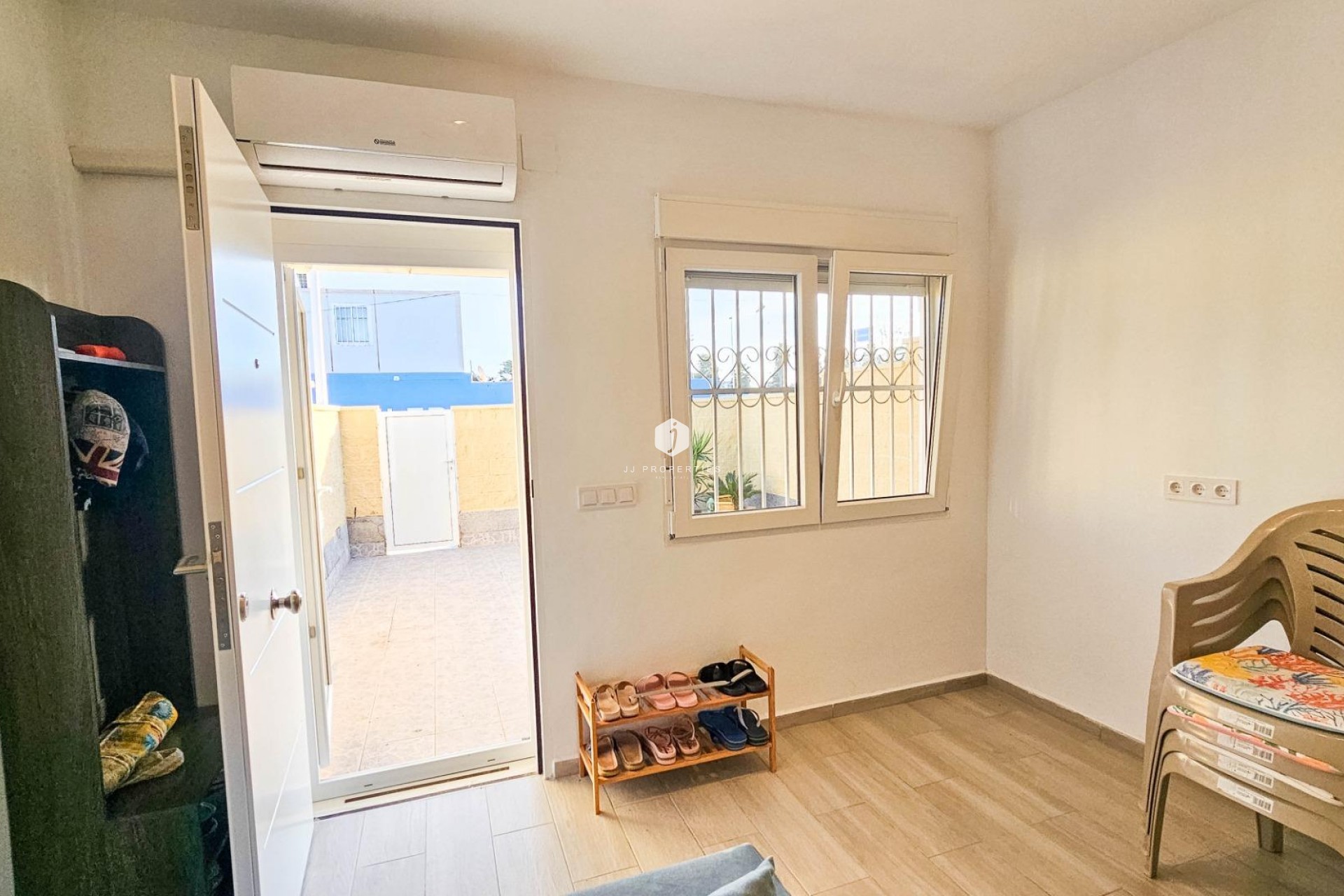 Aus zweiter Hand - Chalet -
Torrevieja - El Limonar