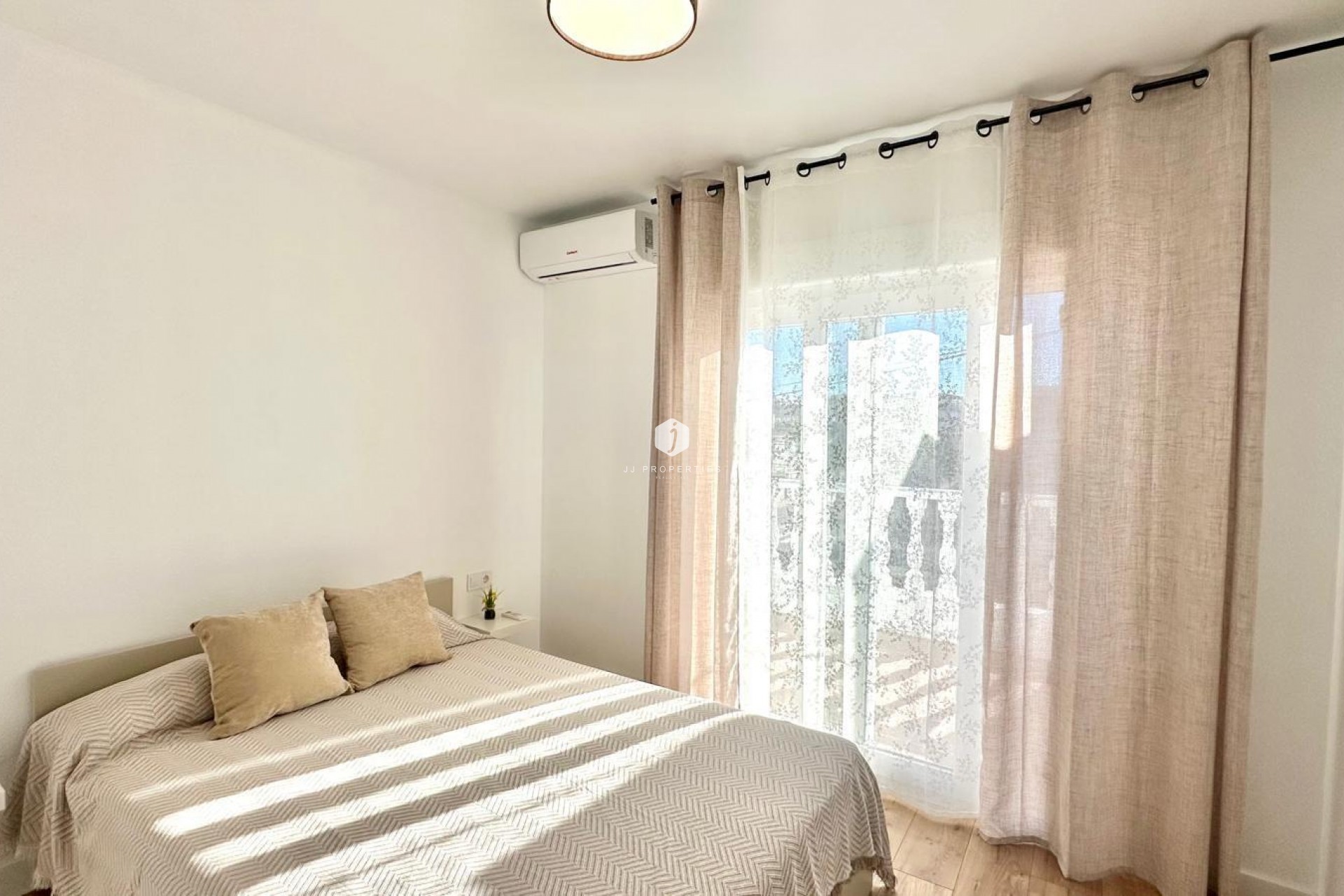 Aus zweiter Hand - Chalet -
Torrevieja - Estacion de autobuses