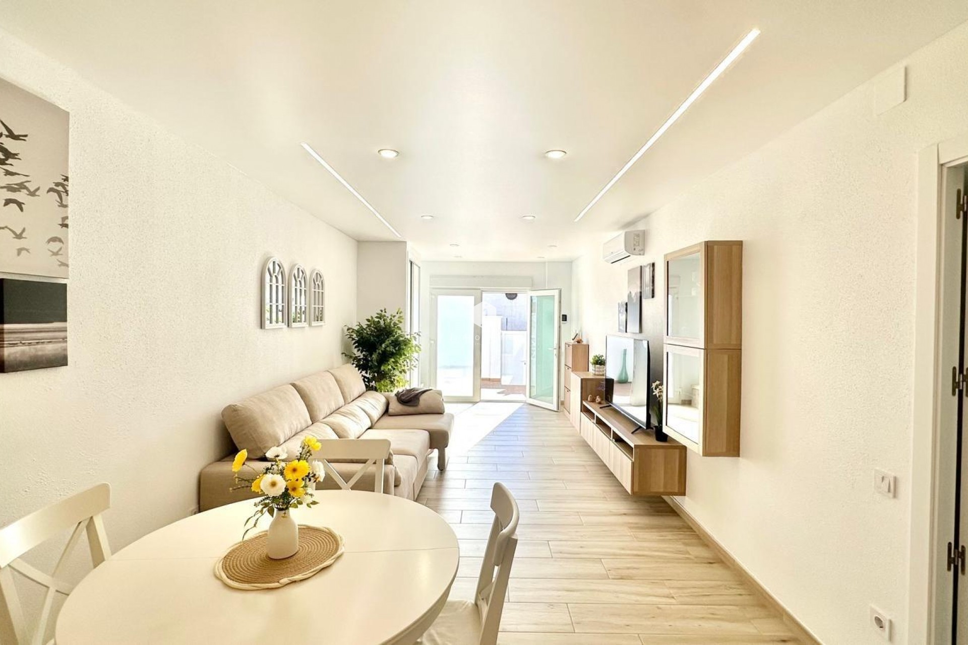 Aus zweiter Hand - Chalet -
Torrevieja - Estacion de autobuses