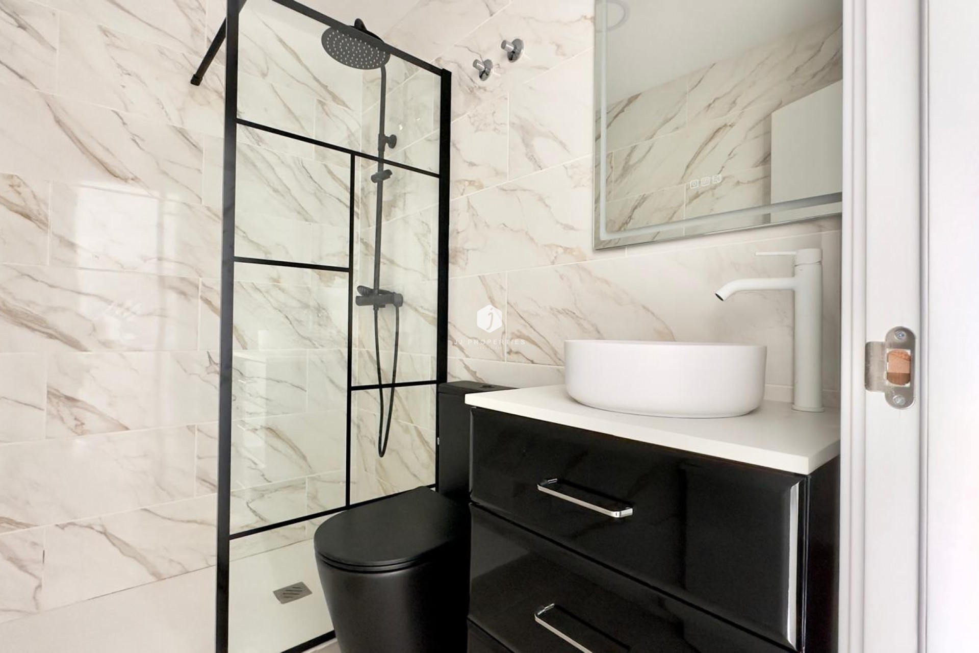 Aus zweiter Hand - Chalet -
Torrevieja - La Mata