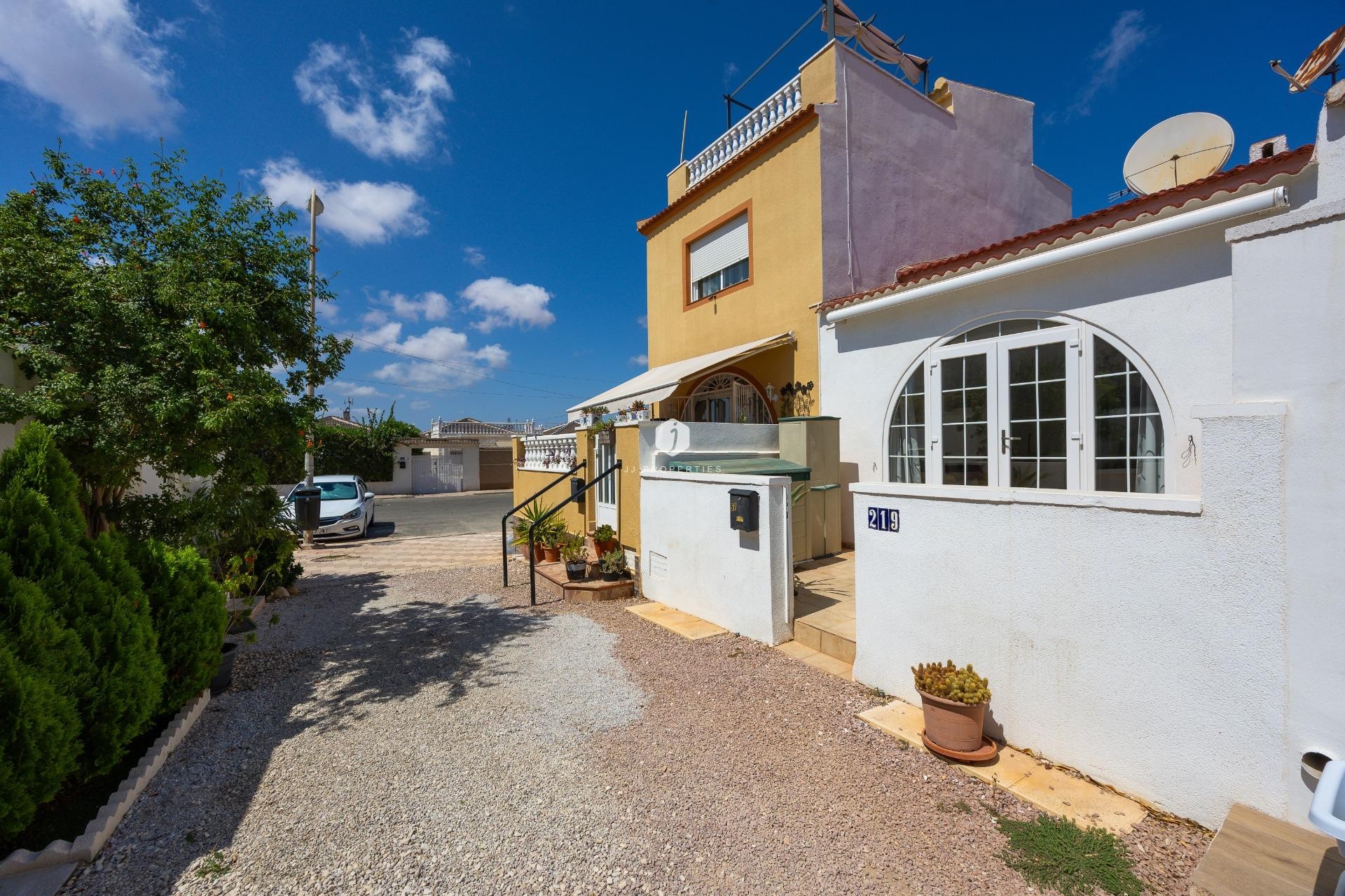 Aus zweiter Hand - Chalet -
Torrevieja - La Siesta - El Salado - Torreta