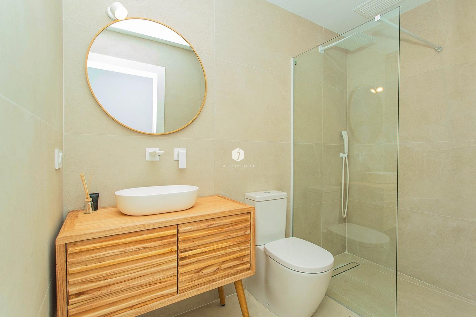 Aus zweiter Hand - Chalet -
Torrevieja - La siesta