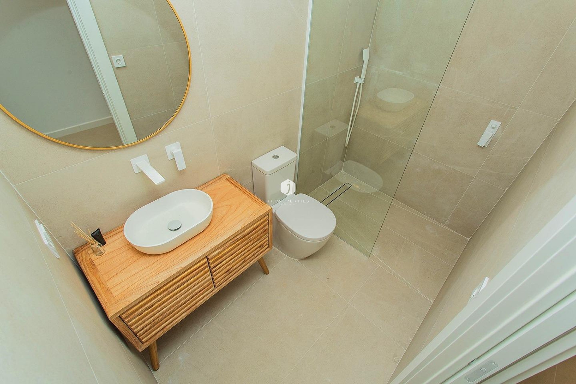 Aus zweiter Hand - Chalet -
Torrevieja - La siesta