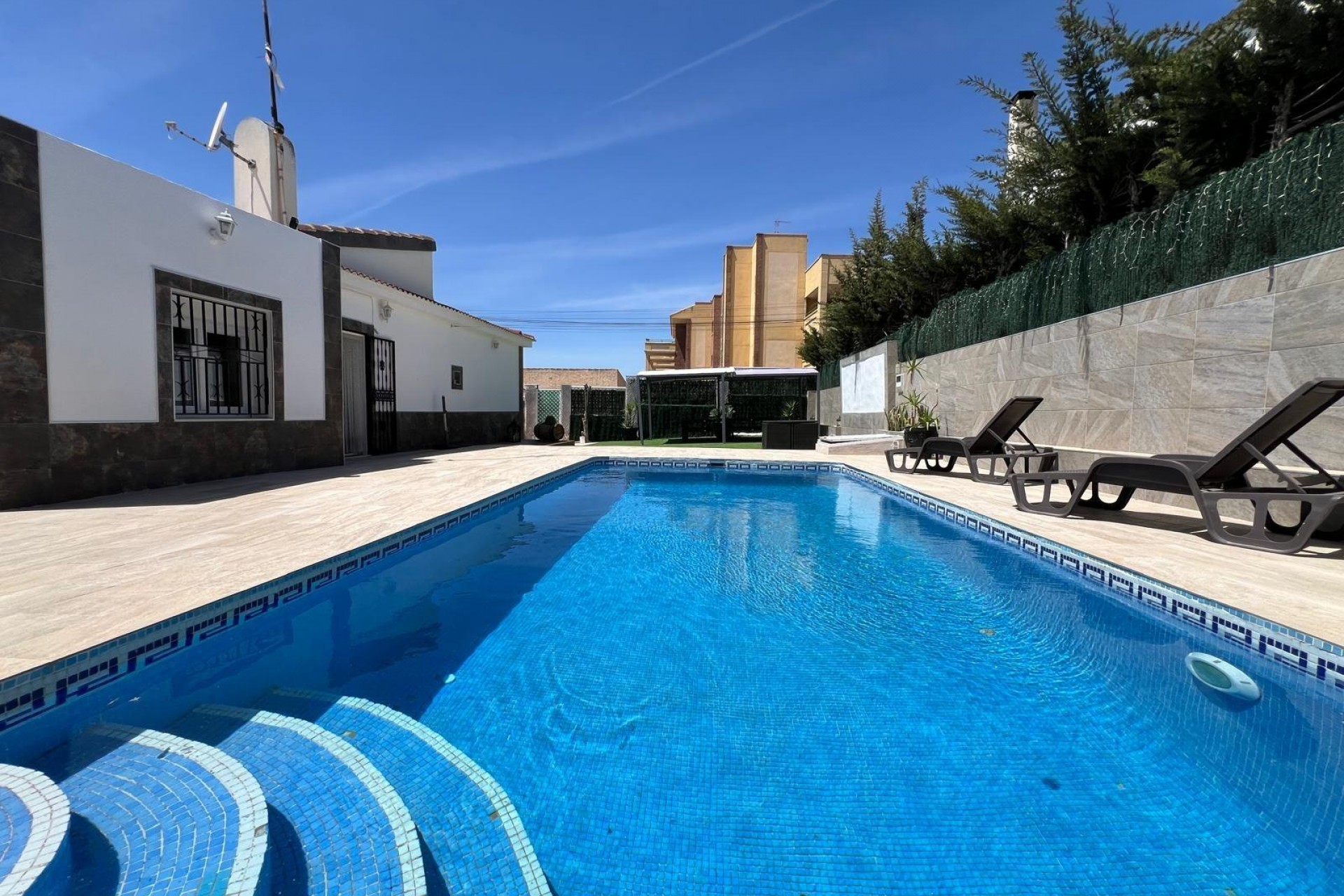 Aus zweiter Hand - Chalet -
Torrevieja - Los Balcones