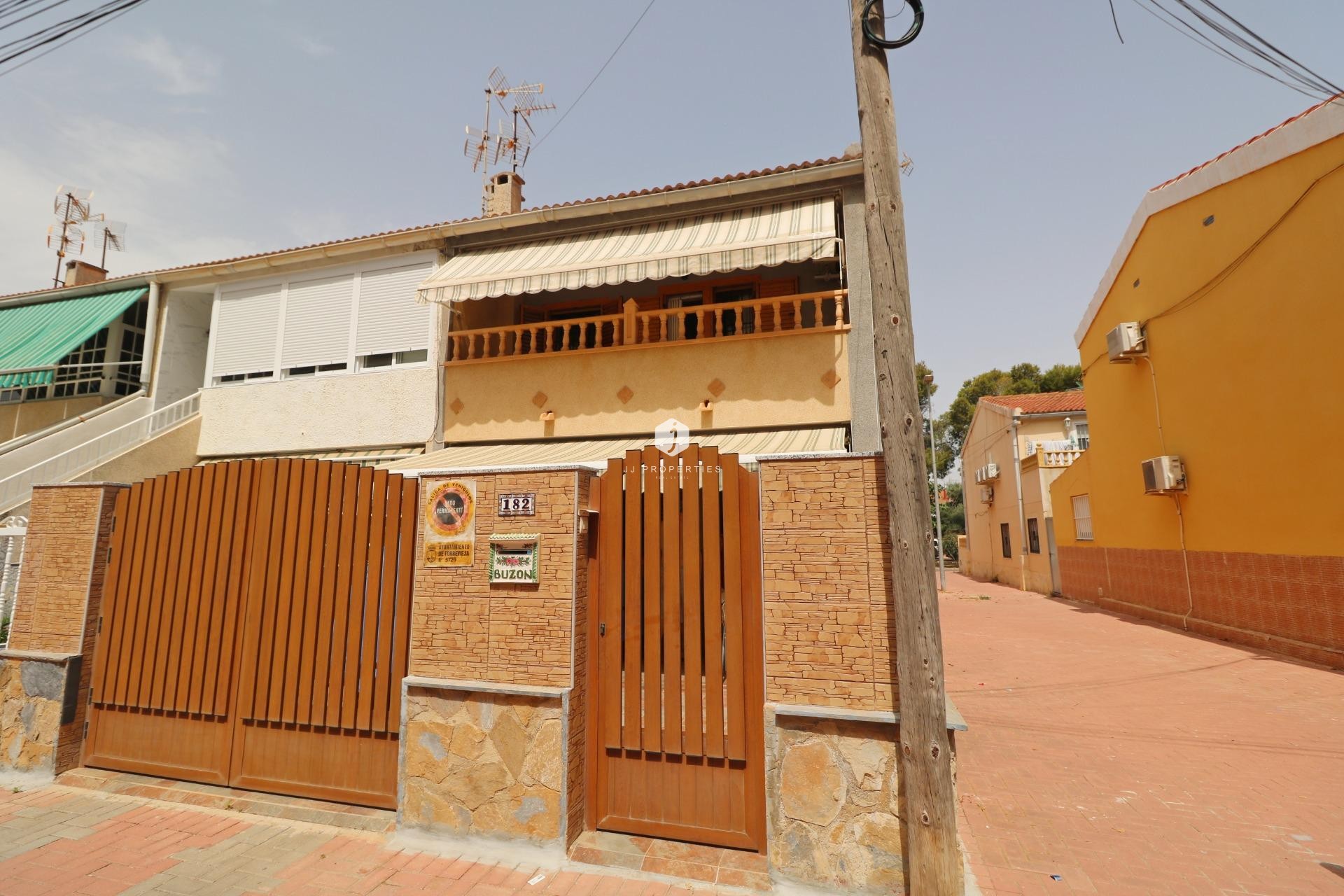 Aus zweiter Hand - Chalet -
Torrevieja - Playa de los Naufragos